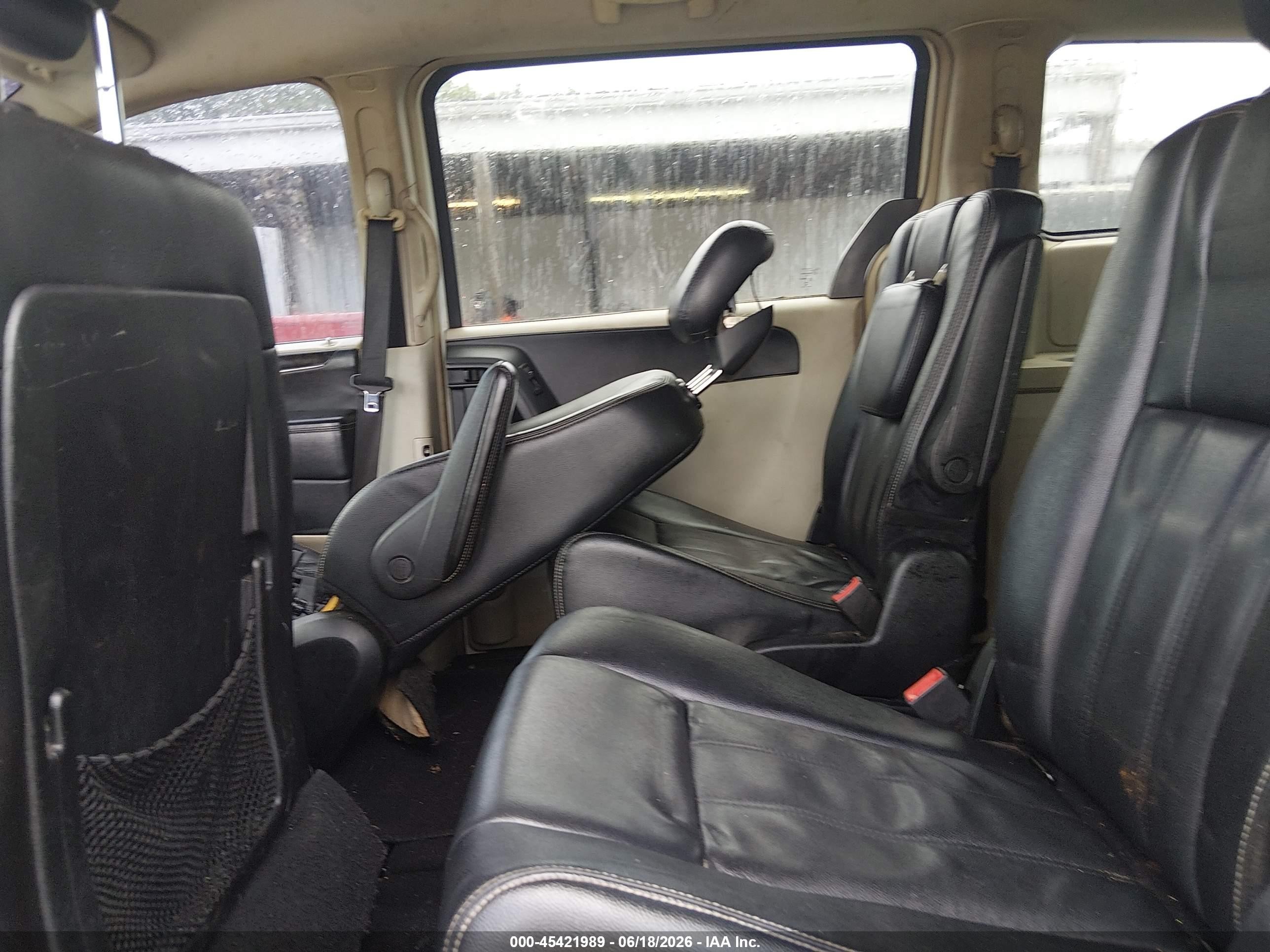 2014 Chrysler Town & Country Touring White vin: 2C4RC1BG4ER444218