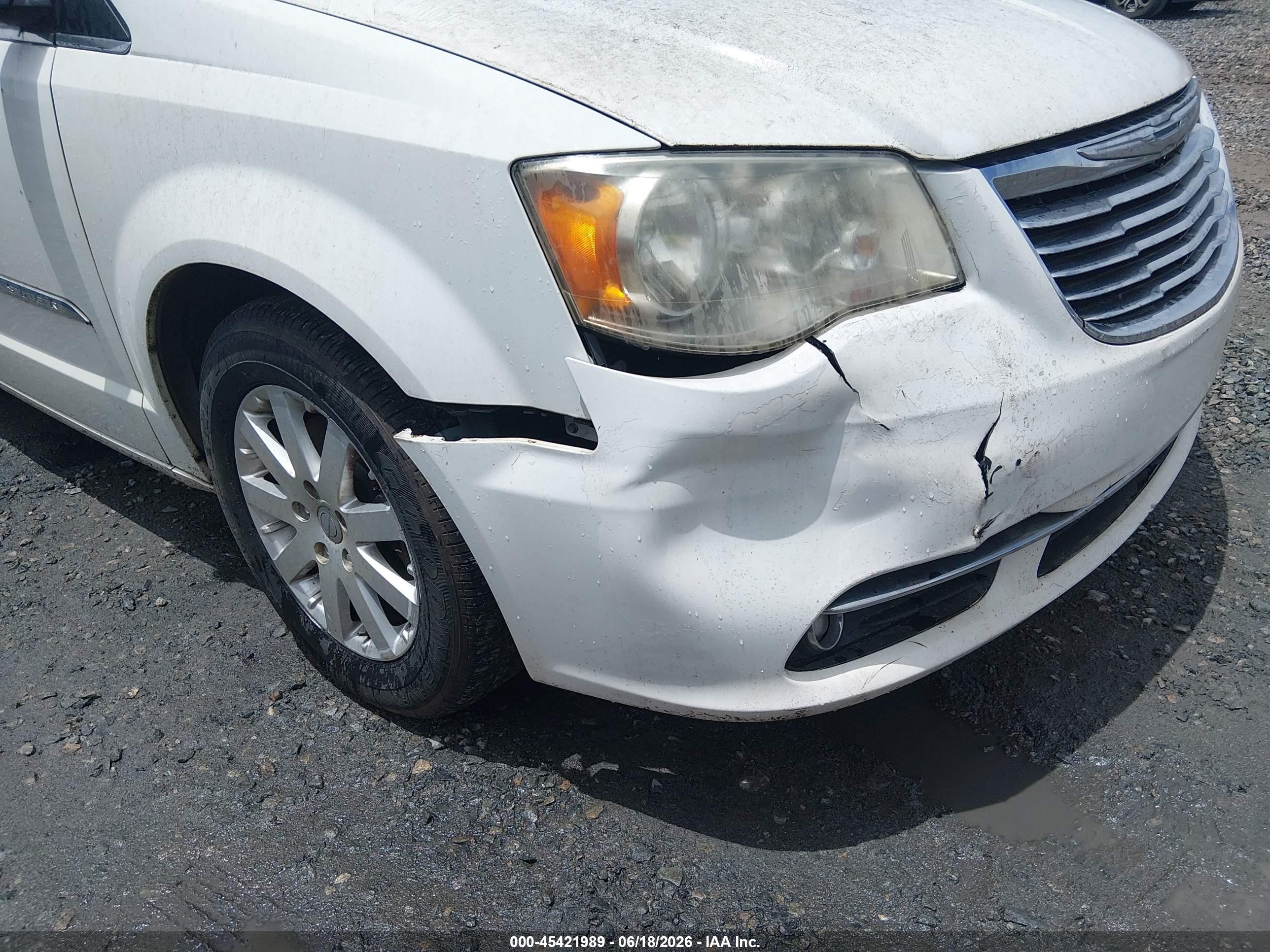 2014 Chrysler Town & Country Touring White vin: 2C4RC1BG4ER444218