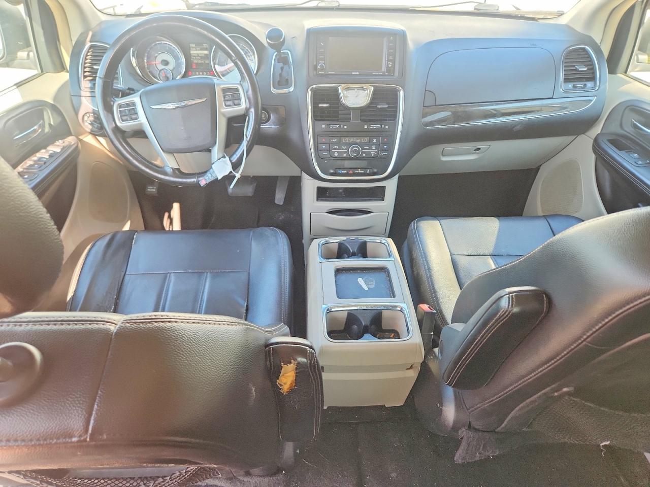2015 Chrysler Town & Country Touring White vin: 2C4RC1BG4FR525270