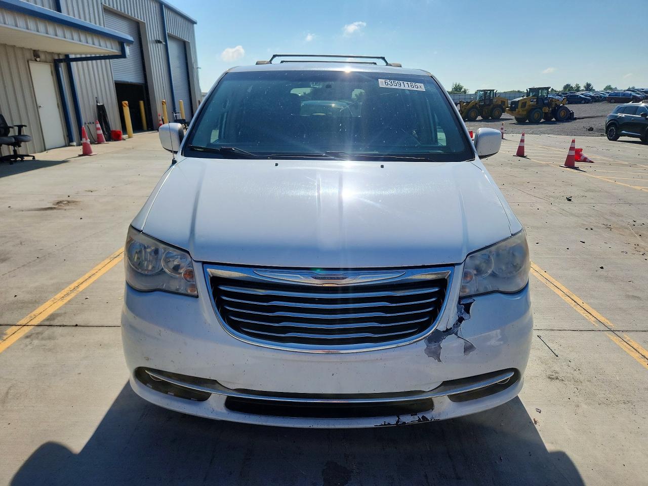2015 Chrysler Town & Country Touring White vin: 2C4RC1BG4FR525270