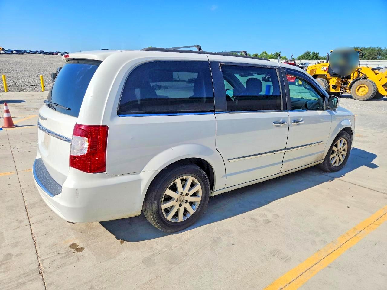 2015 Chrysler Town & Country Touring White vin: 2C4RC1BG4FR525270