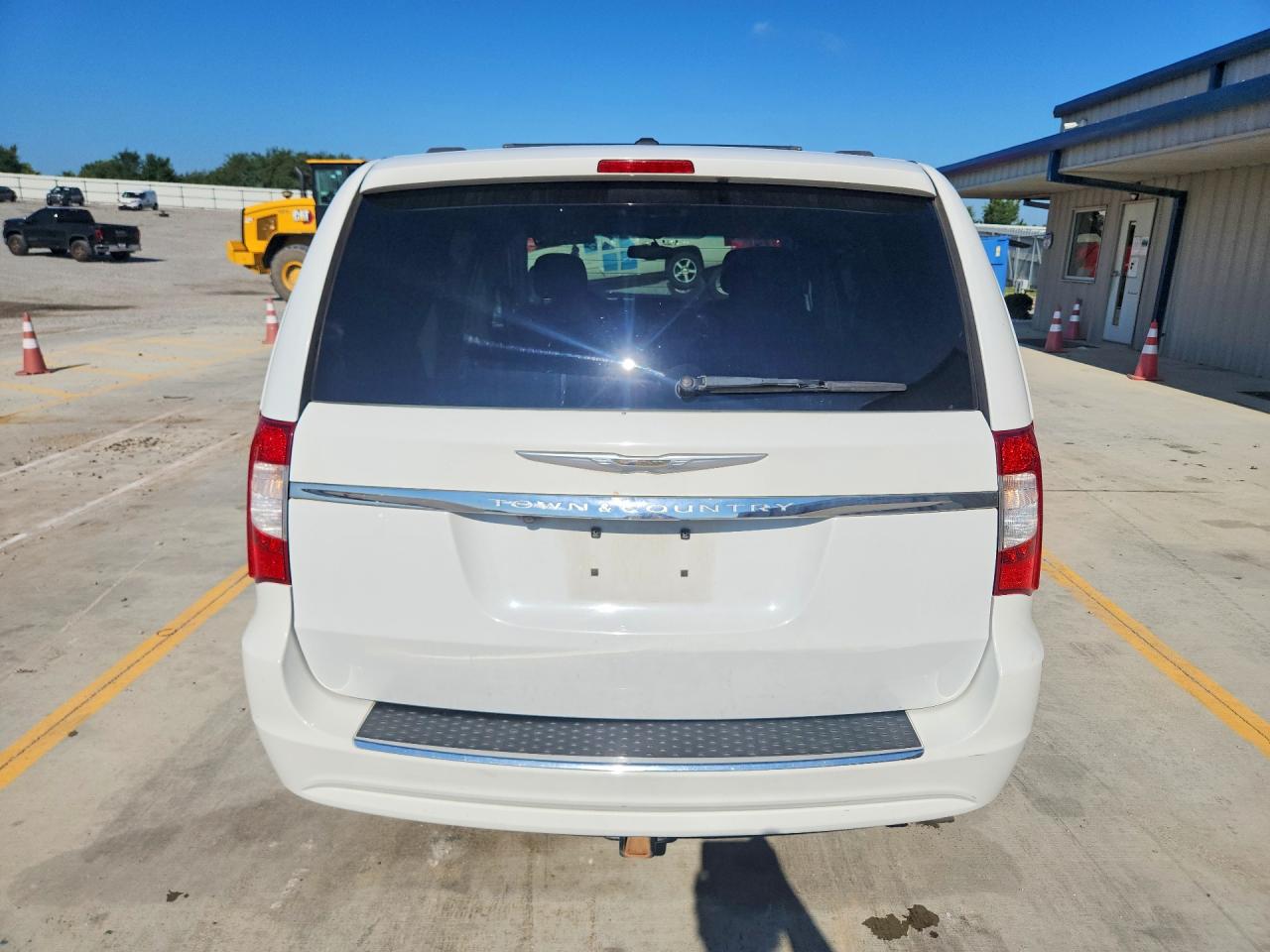 2015 Chrysler Town & Country Touring White vin: 2C4RC1BG4FR525270