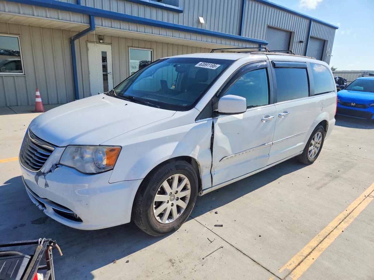 2015 Chrysler Town & Country Touring White vin: 2C4RC1BG4FR525270
