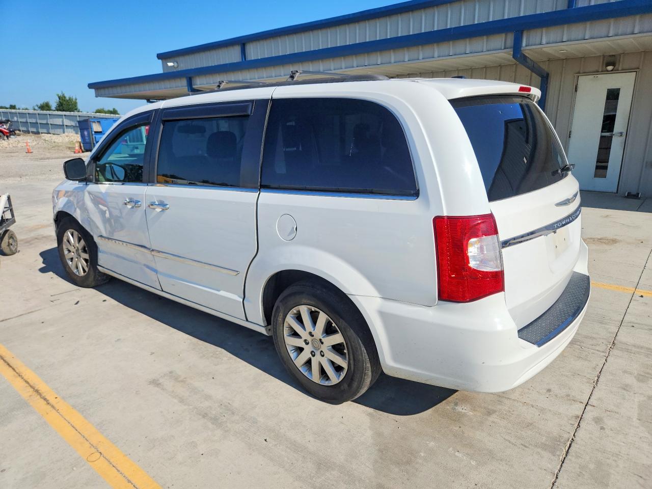 2015 Chrysler Town & Country Touring White vin: 2C4RC1BG4FR525270