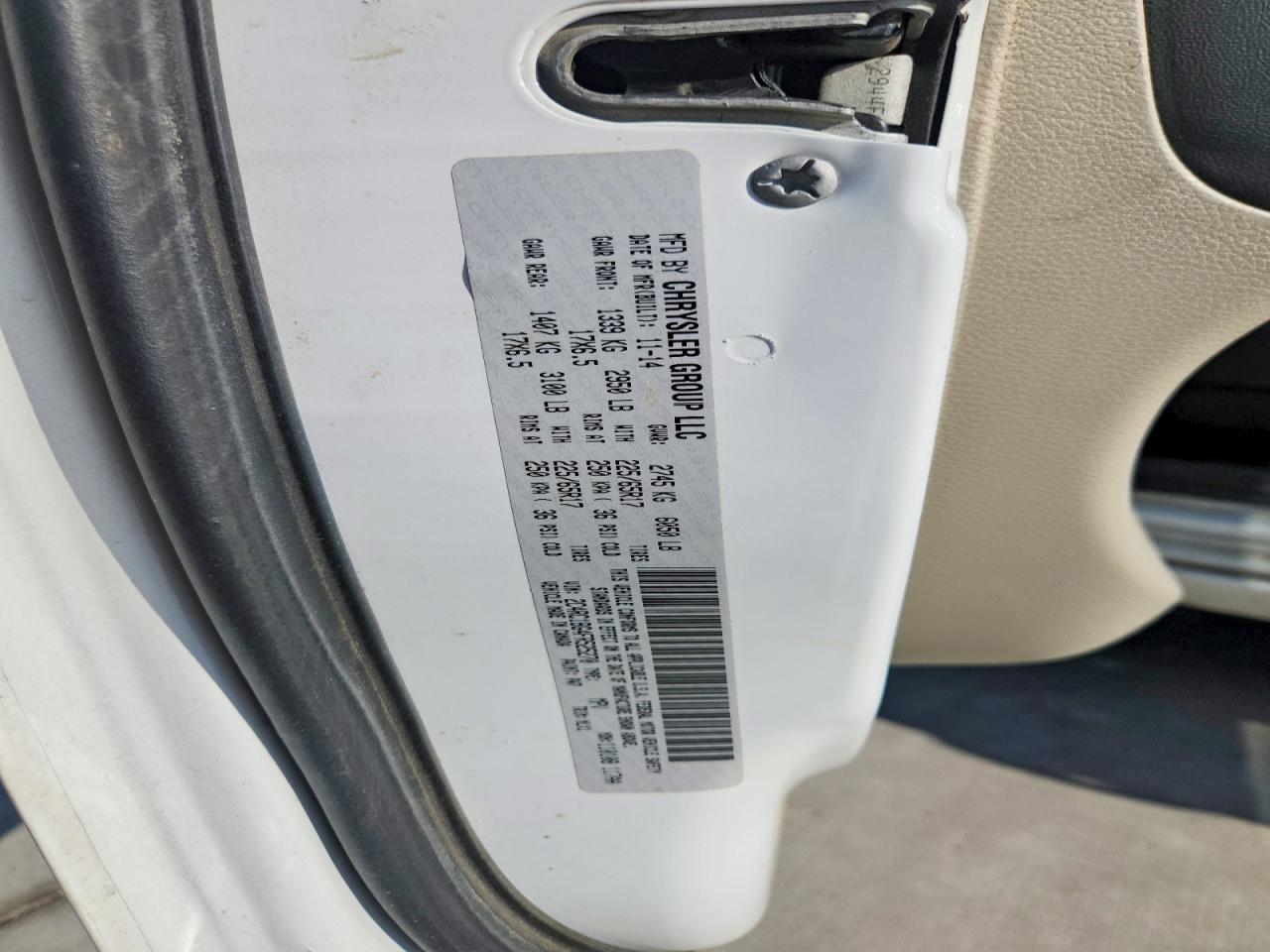 2015 Chrysler Town & Country Touring White vin: 2C4RC1BG4FR525270