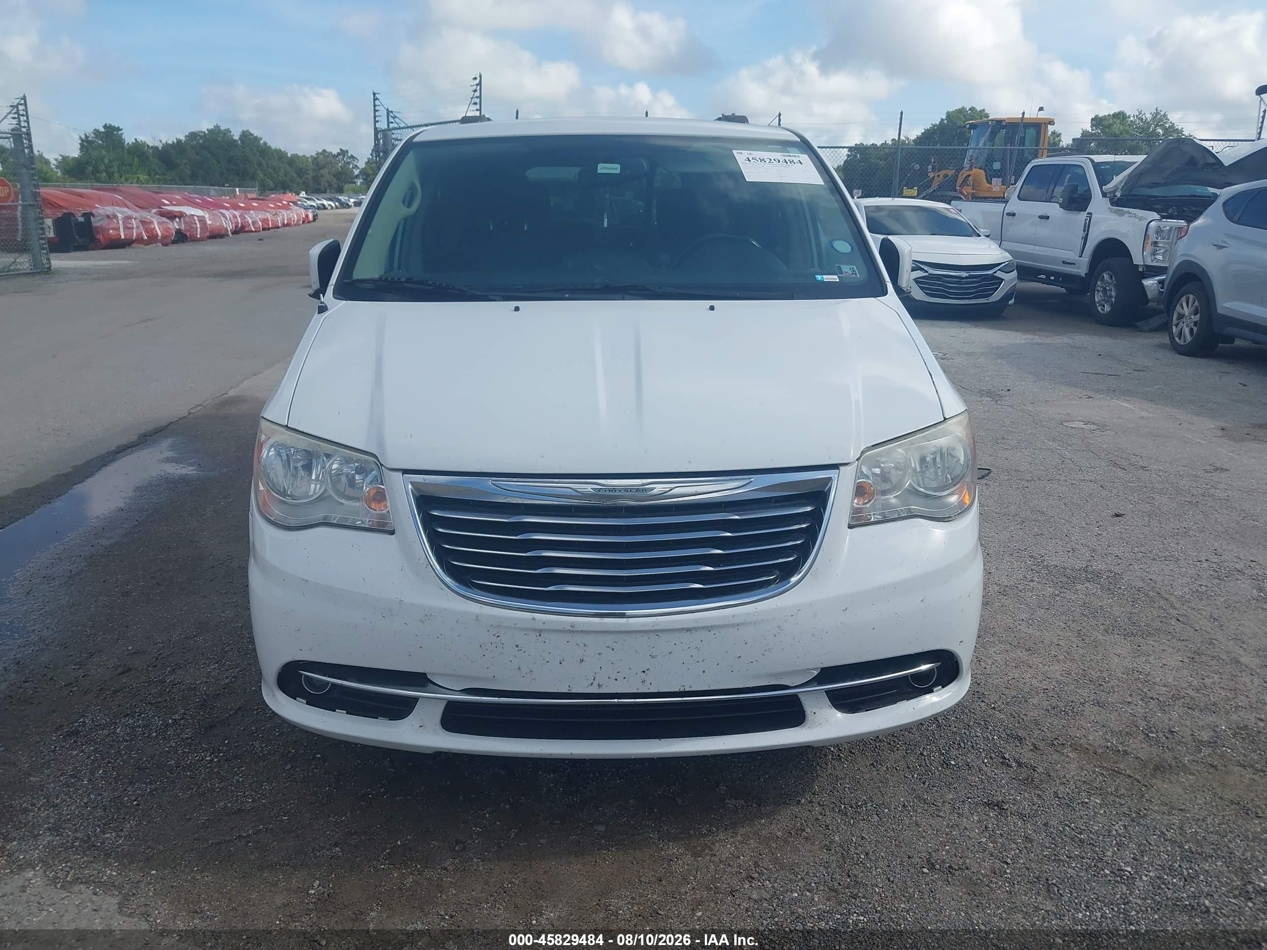2015 Chrysler Town & Country Touring White vin: 2C4RC1BG4FR551559