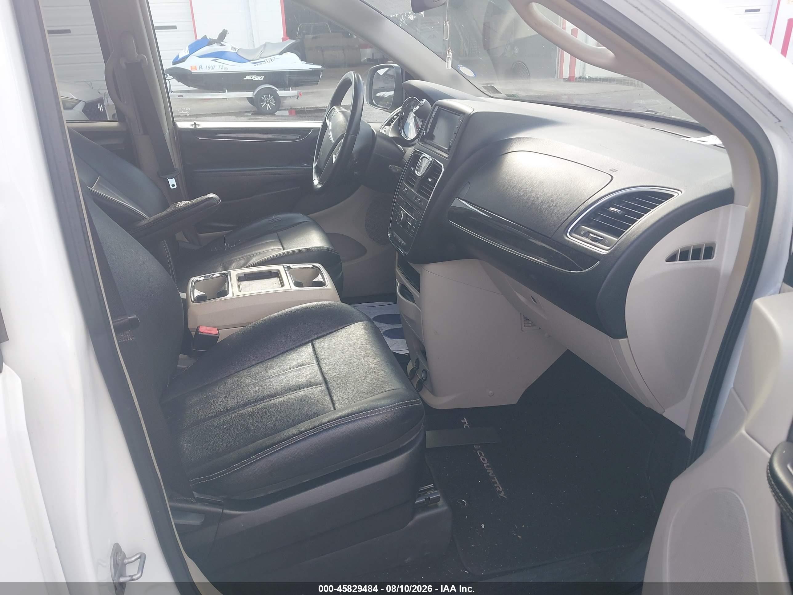 2015 Chrysler Town & Country Touring White vin: 2C4RC1BG4FR551559