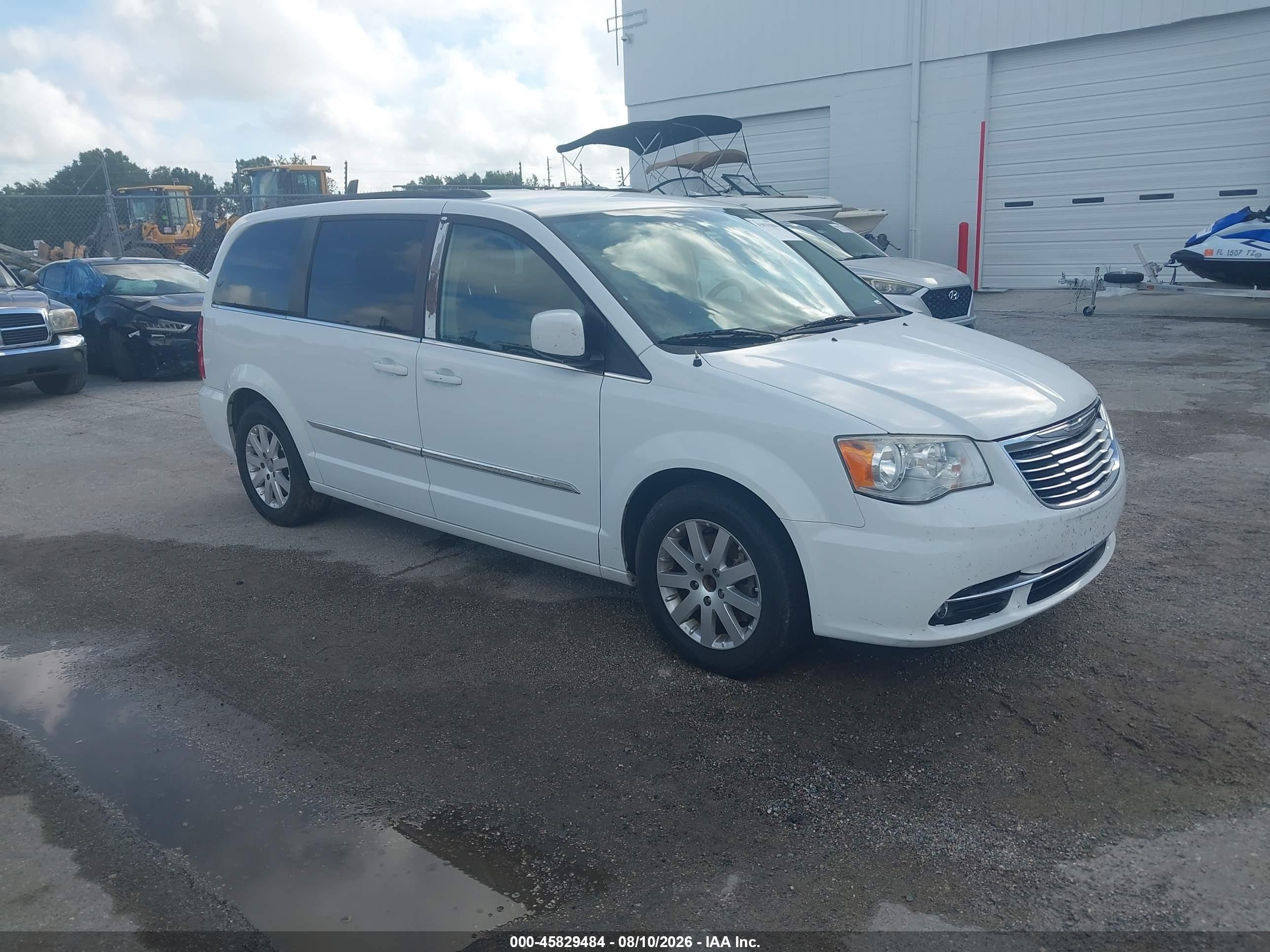 2015 Chrysler Town & Country Touring White vin: 2C4RC1BG4FR551559