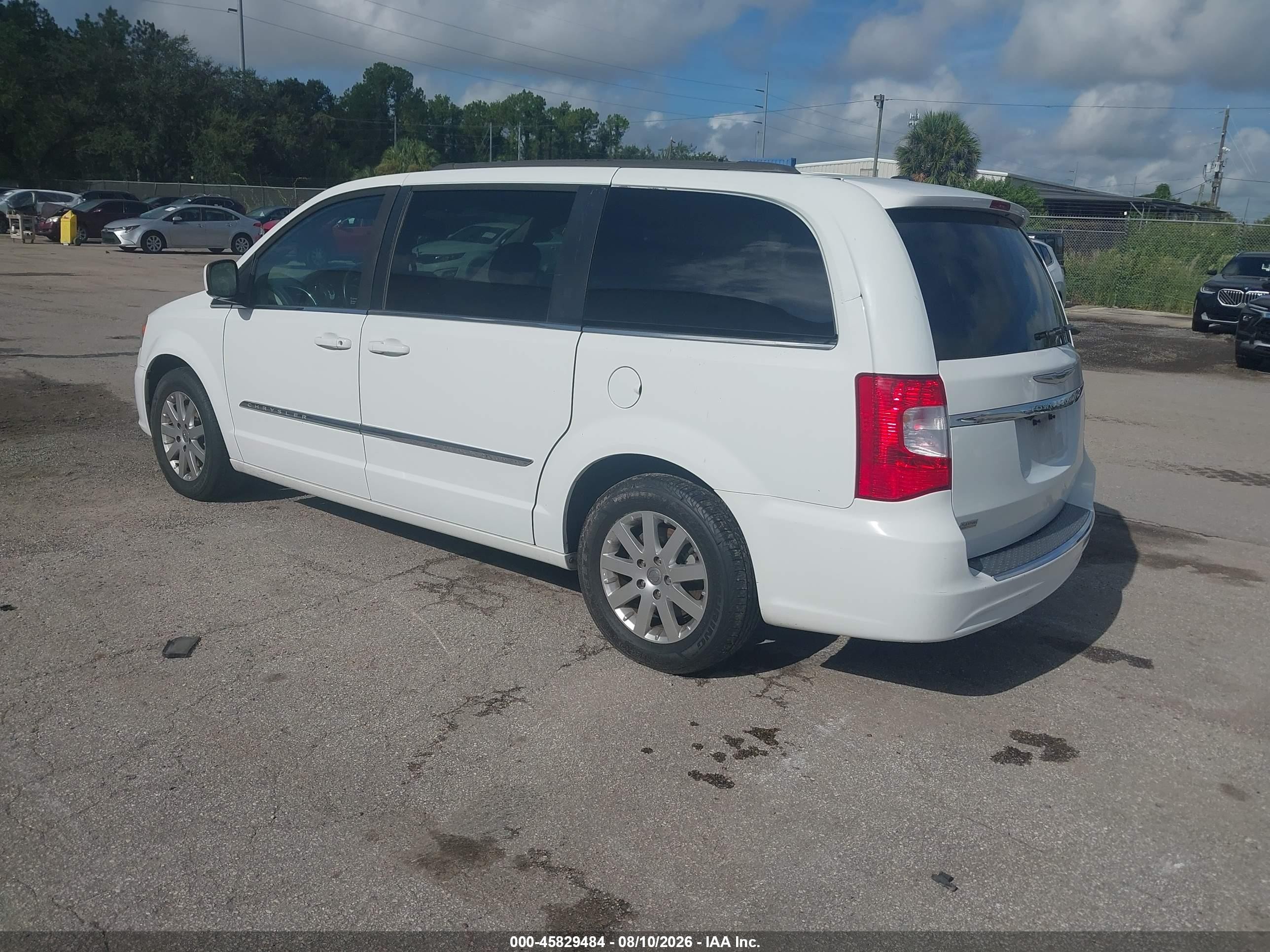 2015 Chrysler Town & Country Touring White vin: 2C4RC1BG4FR551559