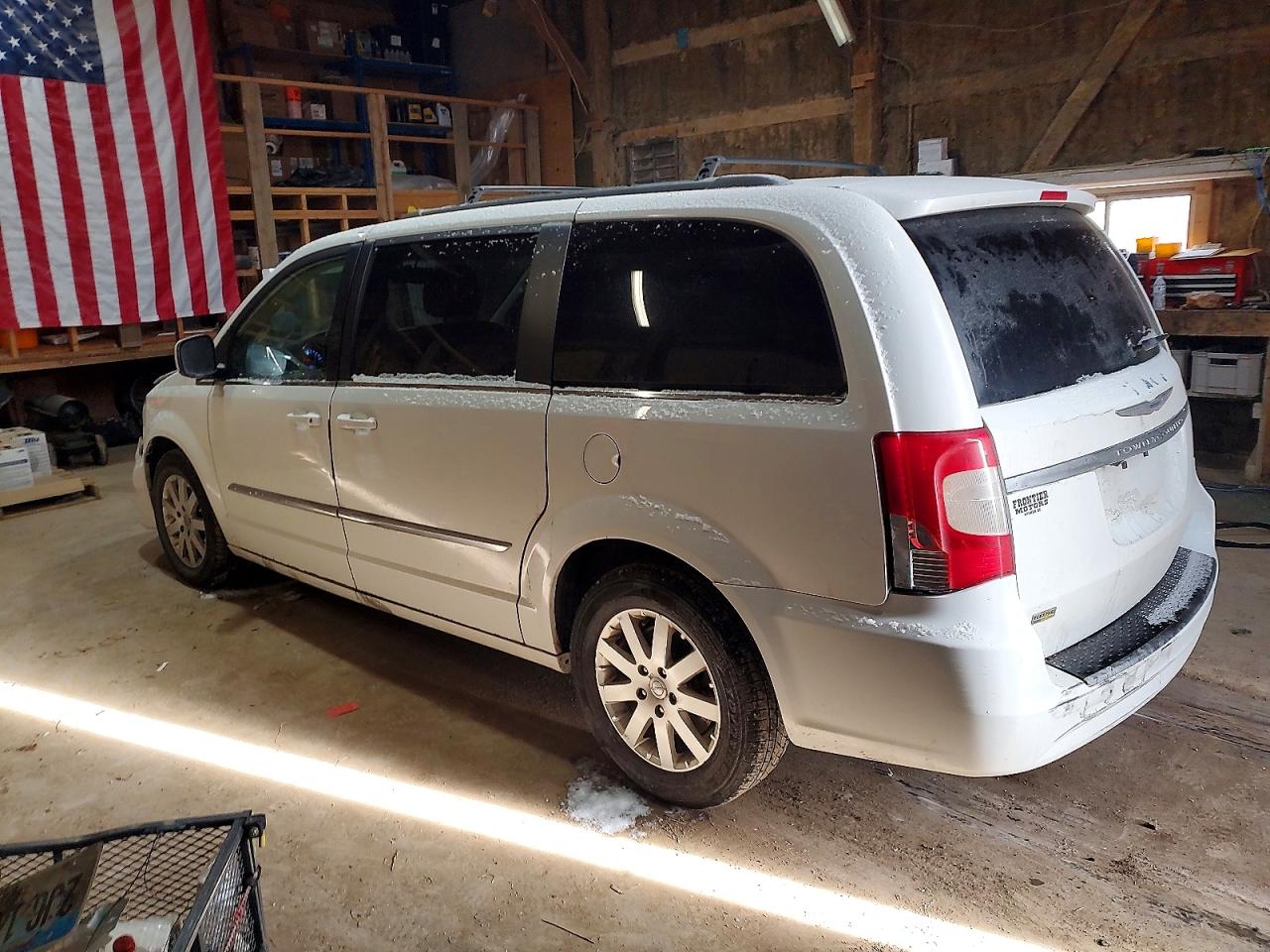 2015 Chrysler Town & Country Touring White vin: 2C4RC1BG4FR577272