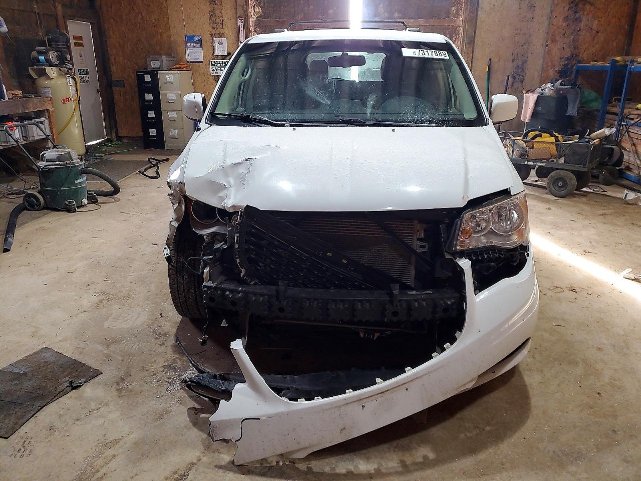 2015 Chrysler Town & Country Touring White vin: 2C4RC1BG4FR577272