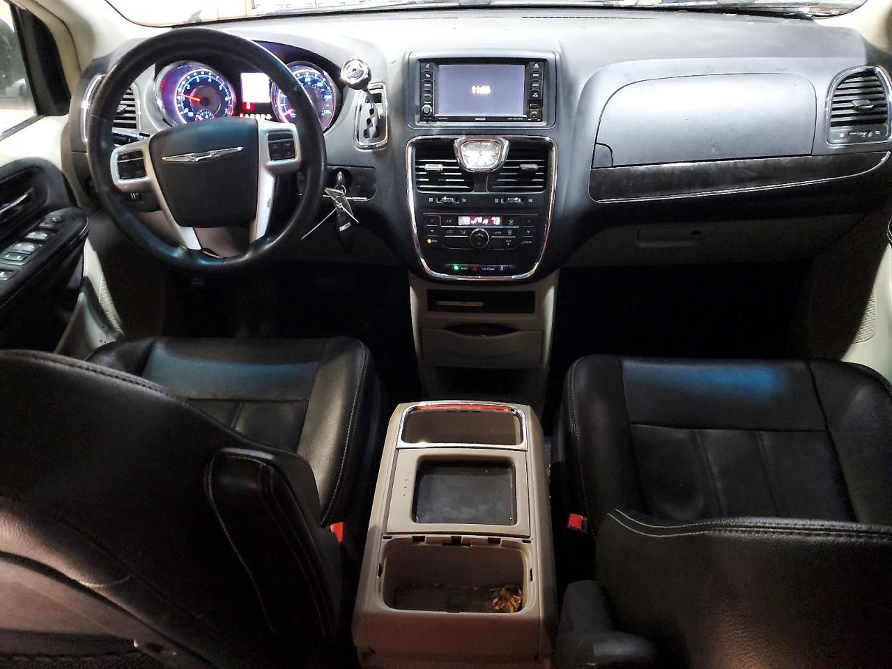2015 Chrysler Town & Country Touring White vin: 2C4RC1BG4FR577272