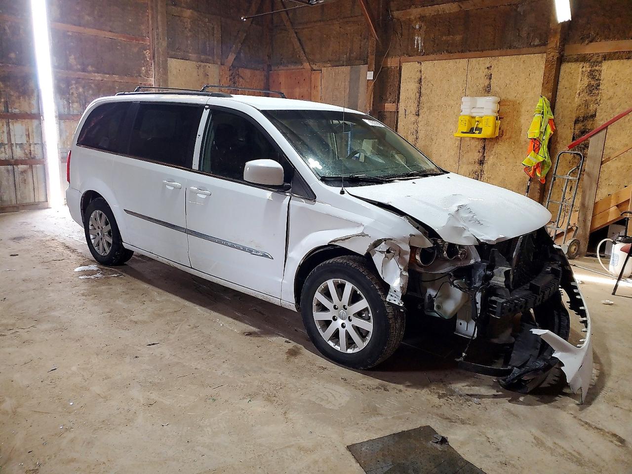 2015 Chrysler Town & Country Touring White vin: 2C4RC1BG4FR577272