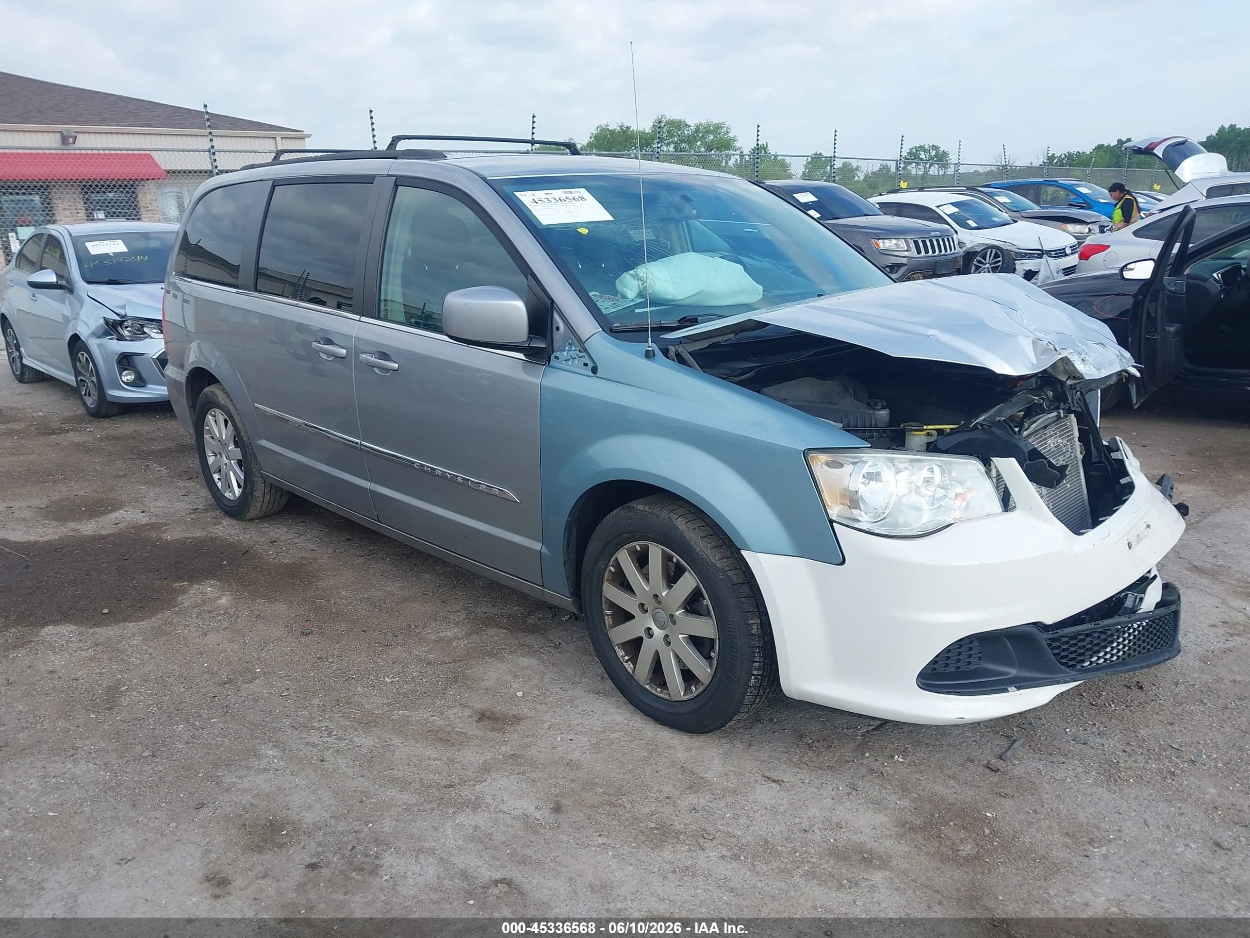 2015 Chrysler Town & Country Touring Silver vin: 2C4RC1BG4FR582424