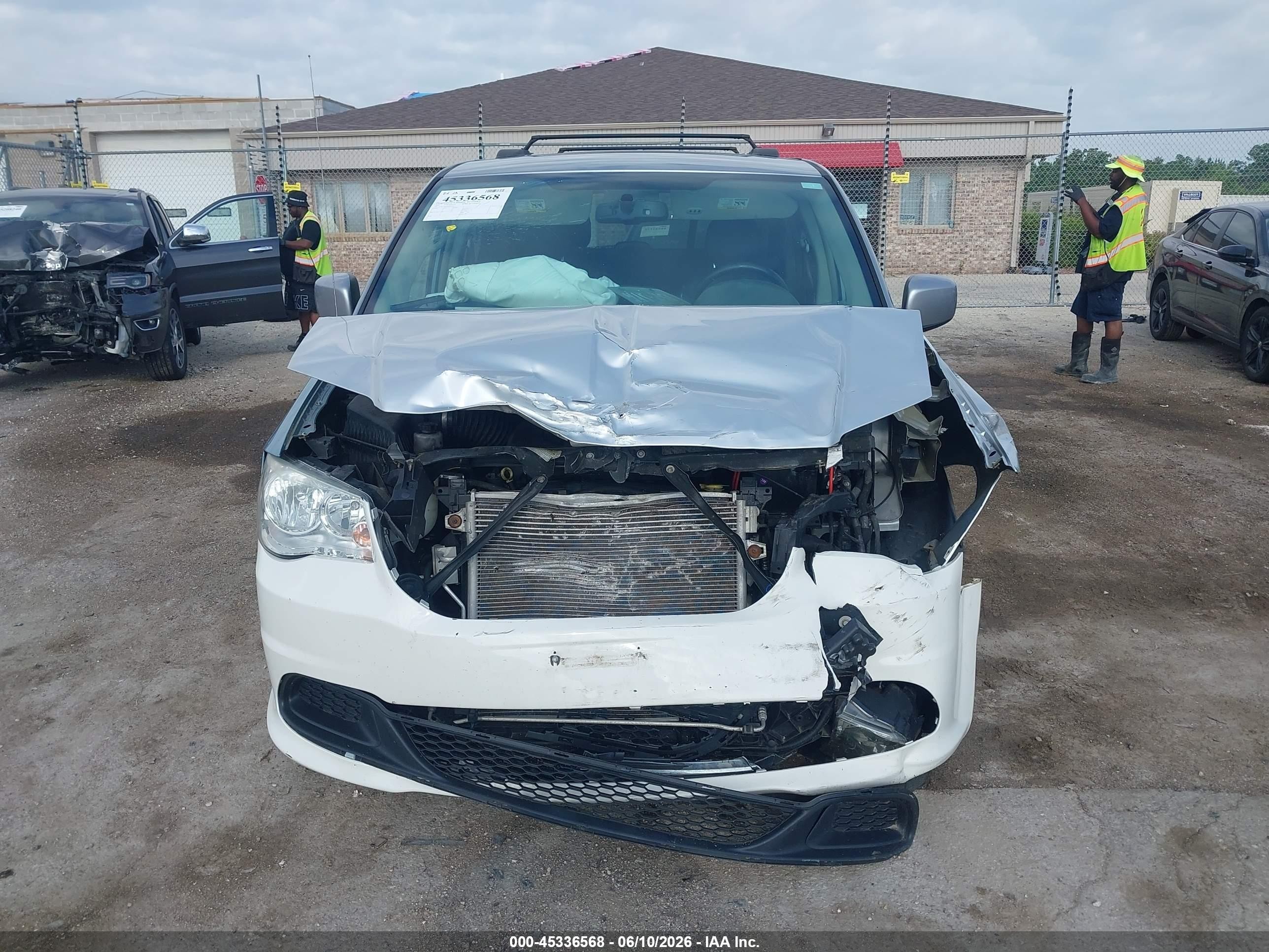 2015 Chrysler Town & Country Touring Silver vin: 2C4RC1BG4FR582424