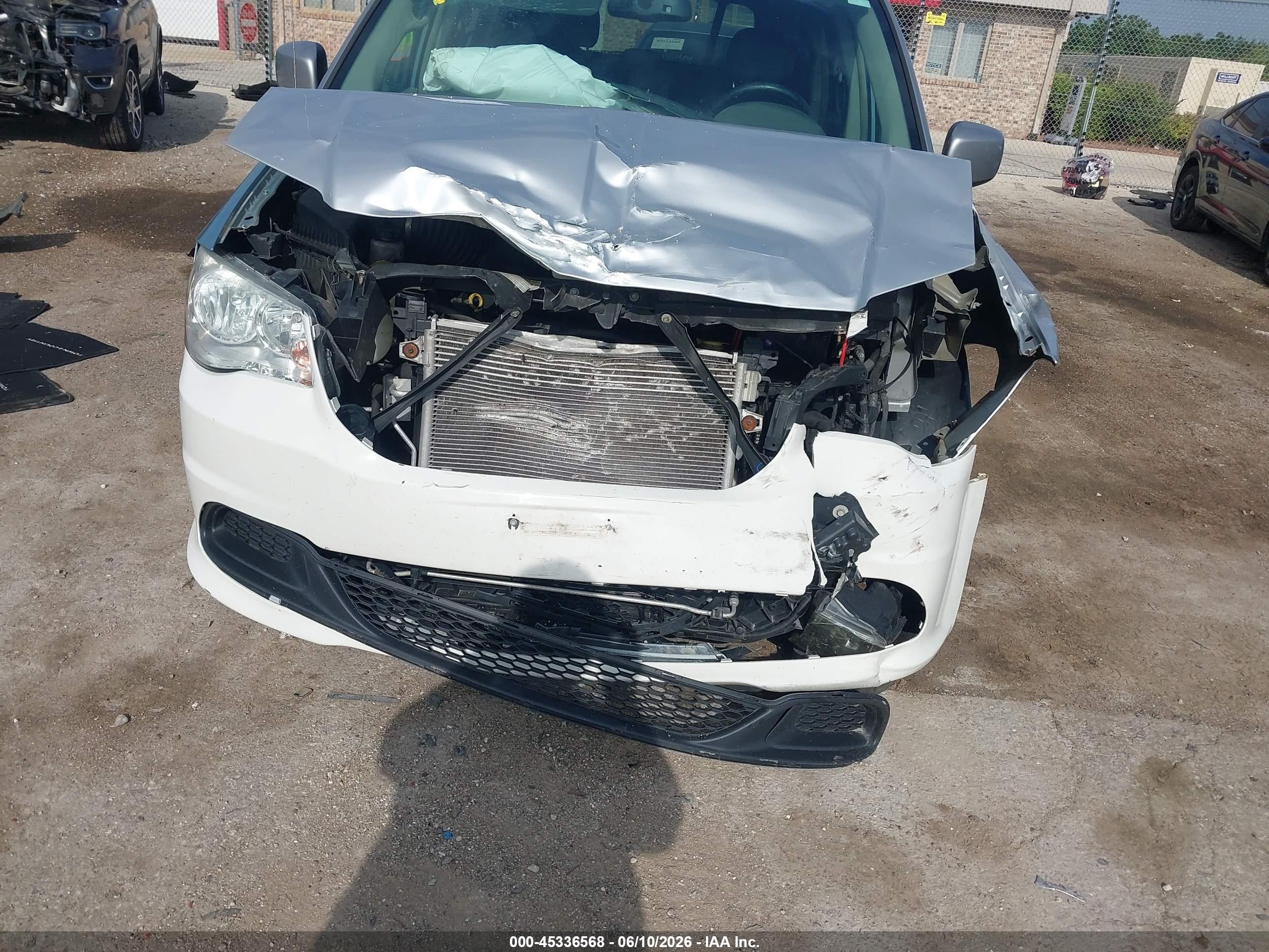 2015 Chrysler Town & Country Touring Silver vin: 2C4RC1BG4FR582424