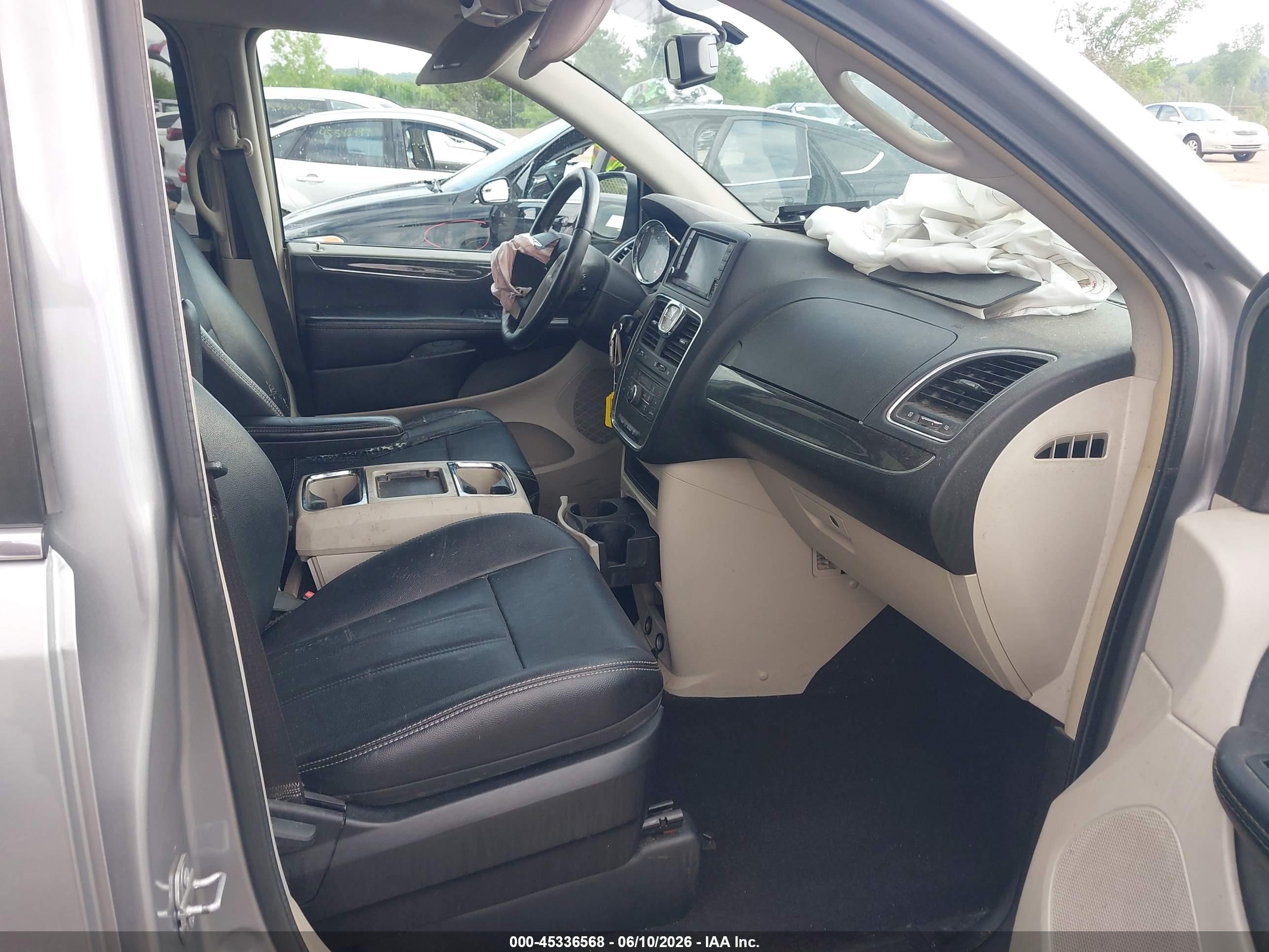 2015 Chrysler Town & Country Touring Silver vin: 2C4RC1BG4FR582424