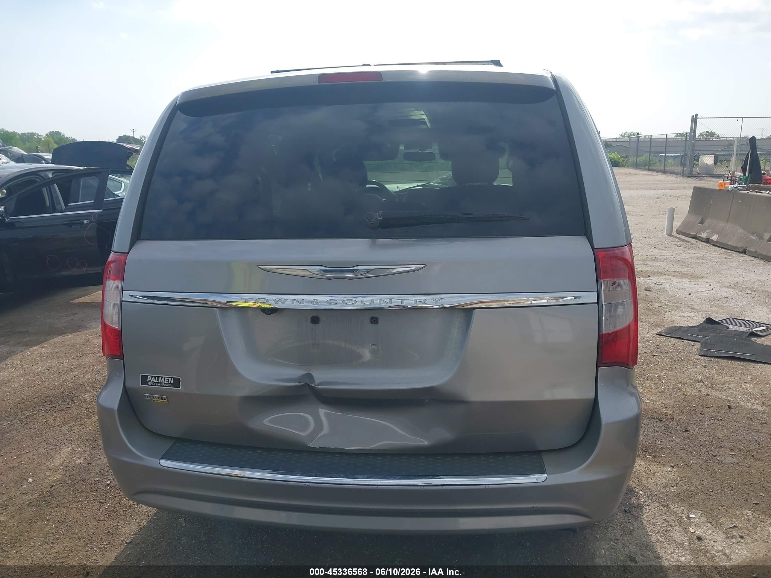 2015 Chrysler Town & Country Touring Silver vin: 2C4RC1BG4FR582424