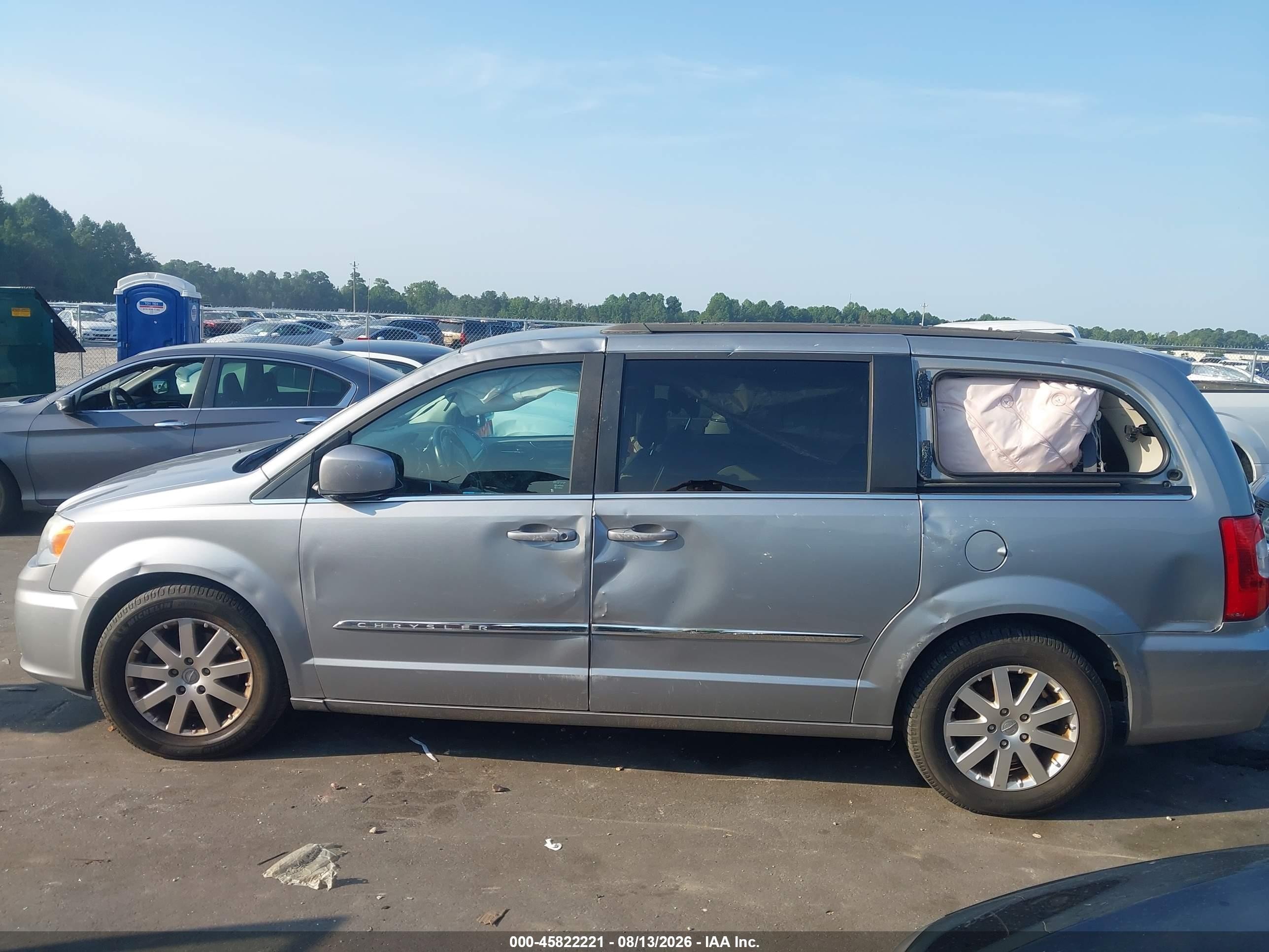 2015 Chrysler Town & Country Touring Silver vin: 2C4RC1BG4FR694107