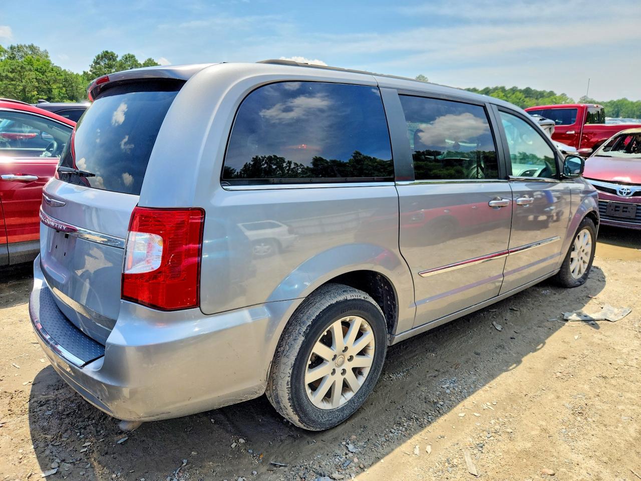 2016 Chrysler Town & Country Touring Silver vin: 2C4RC1BG4GR173597