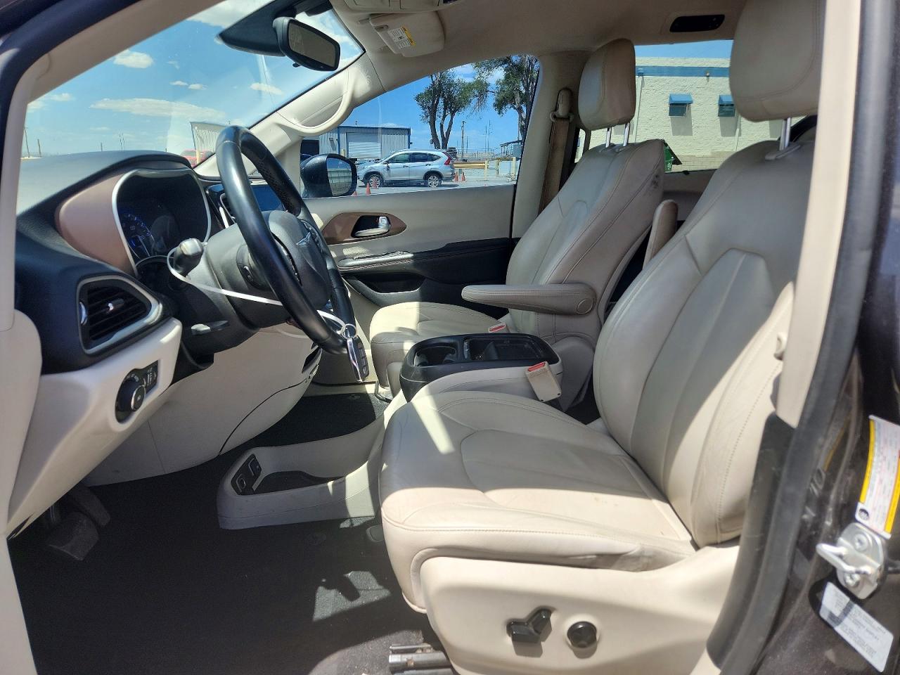 2017 Chrysler Pacifica Touring L Gray vin: 2C4RC1BG4HR513090