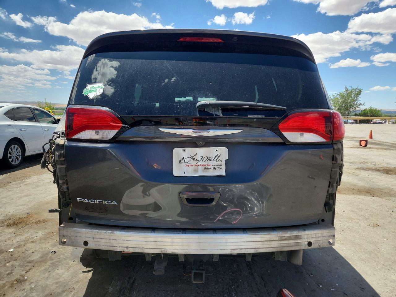 2017 Chrysler Pacifica Touring L Gray vin: 2C4RC1BG4HR513090