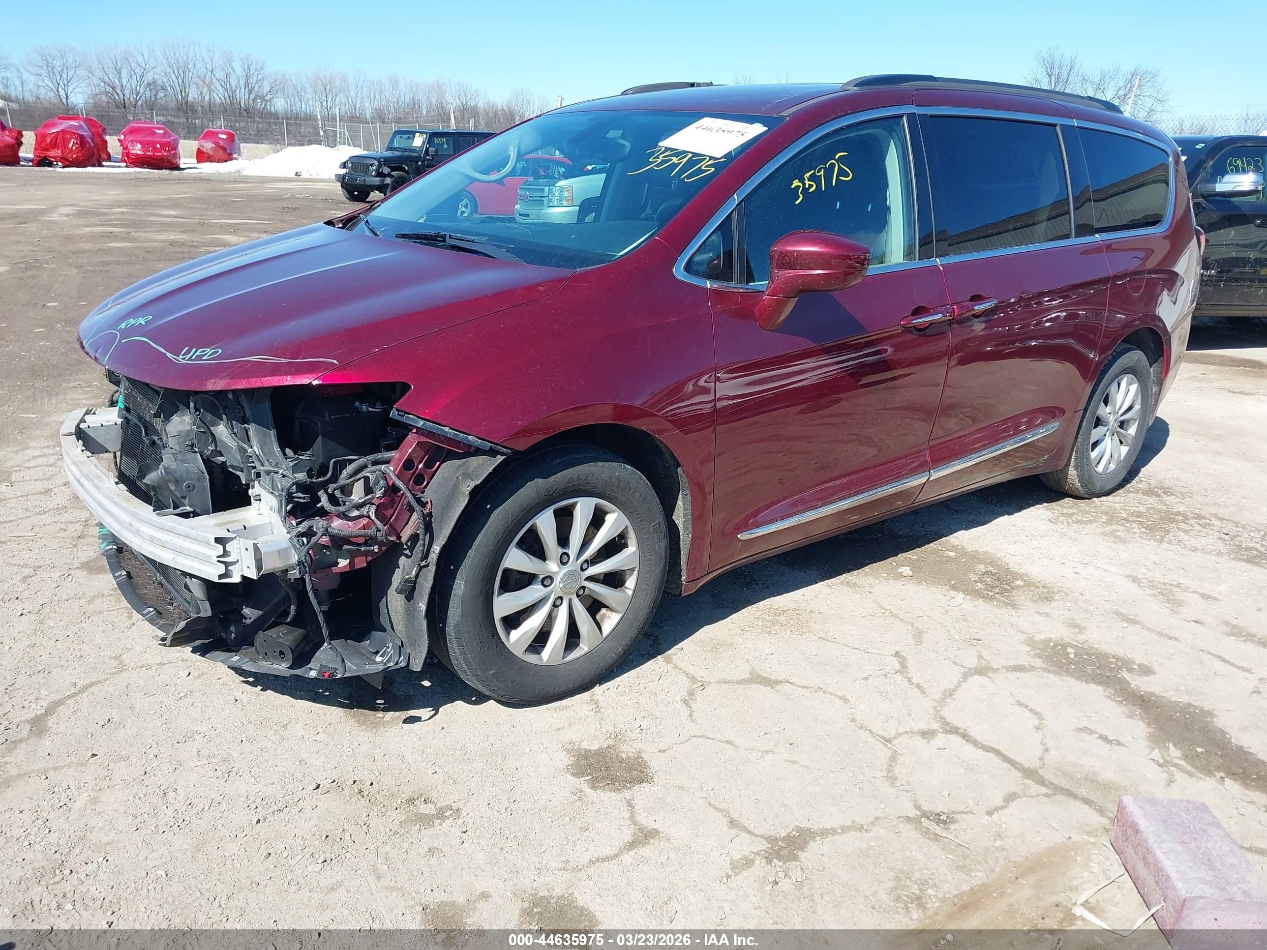 2017 Chrysler Pacifica Touring-l Burgundy vin: 2C4RC1BG4HR667847