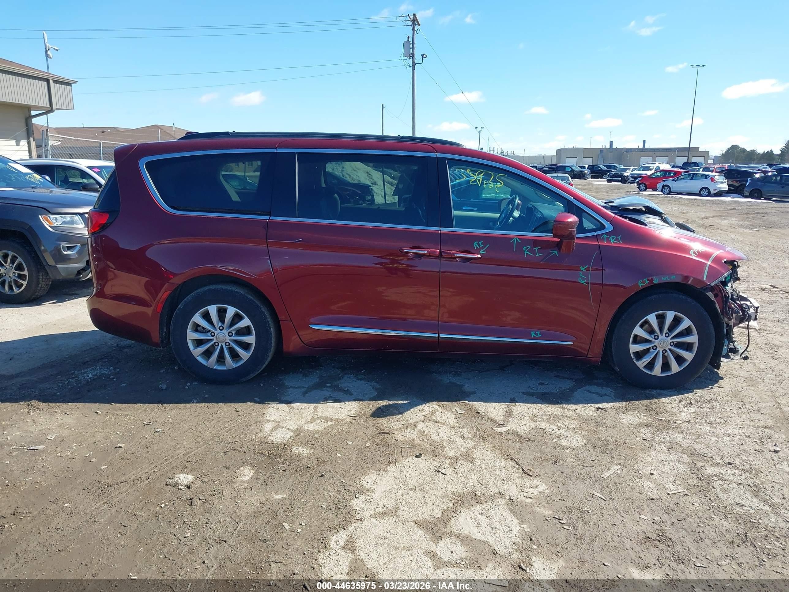 2017 Chrysler Pacifica Touring-l Burgundy vin: 2C4RC1BG4HR667847