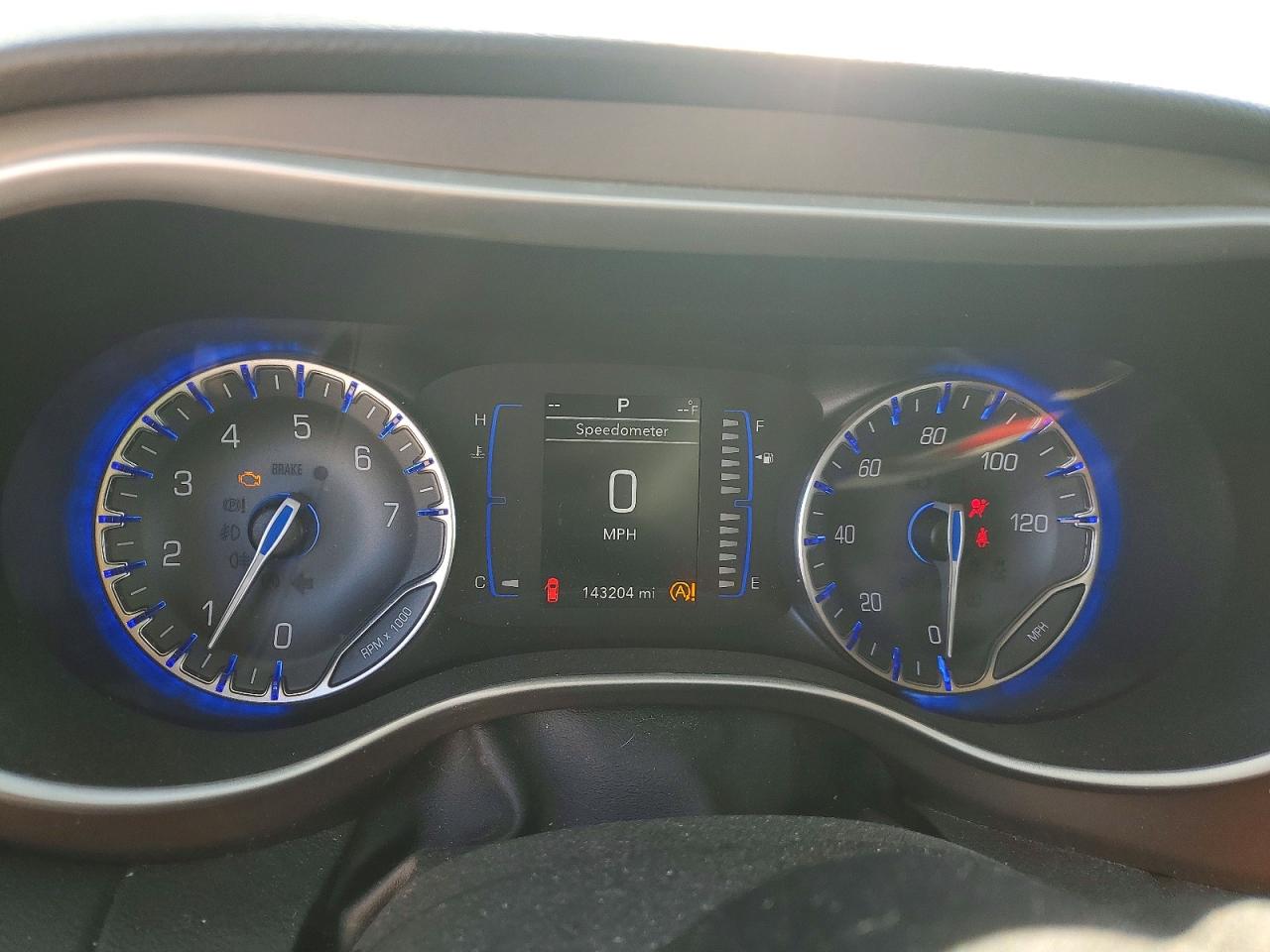 2019 Chrysler Pacifica Touring L White vin: 2C4RC1BG4KR680766