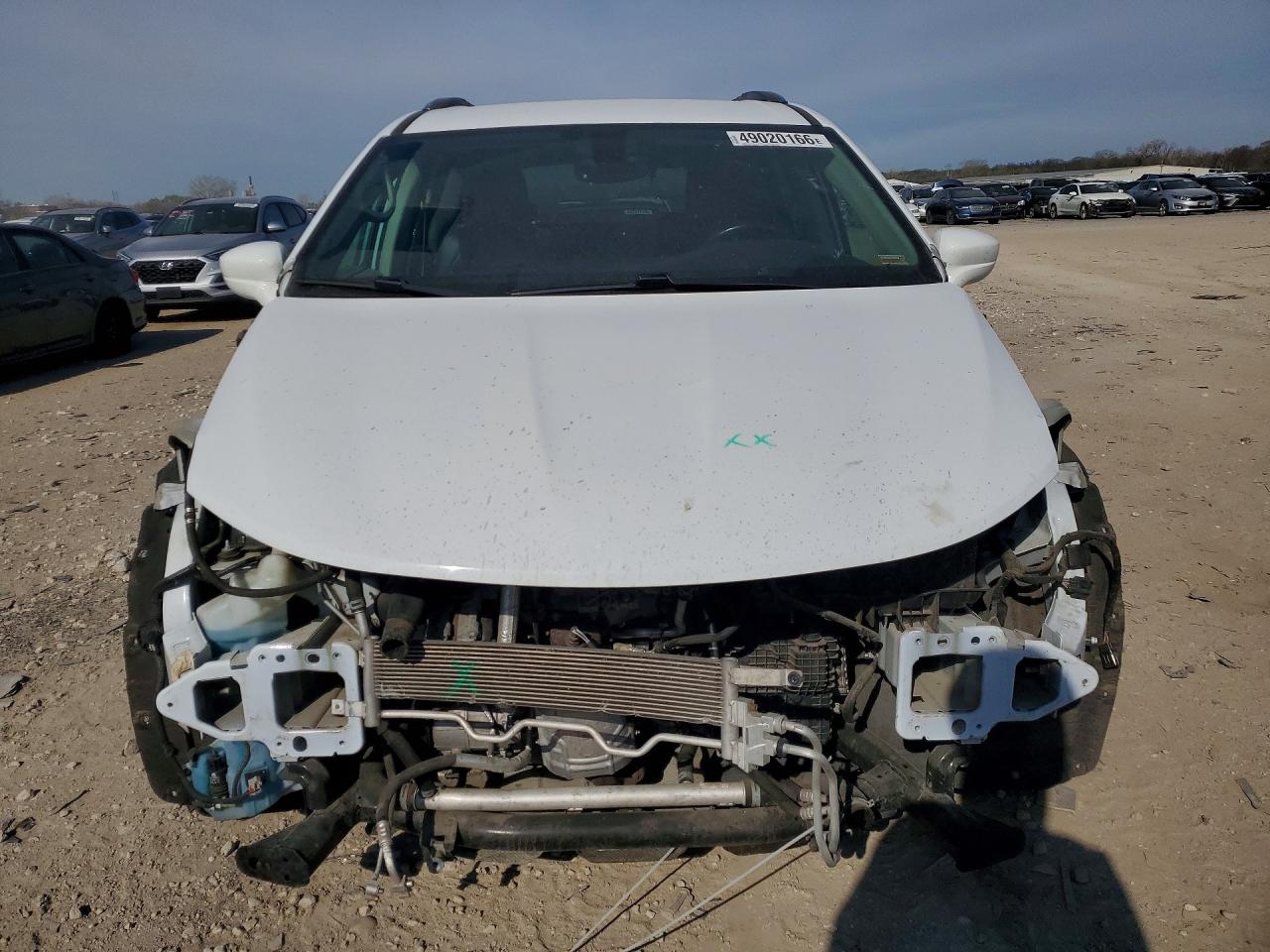 2019 Chrysler Pacifica Touring L White vin: 2C4RC1BG4KR680766