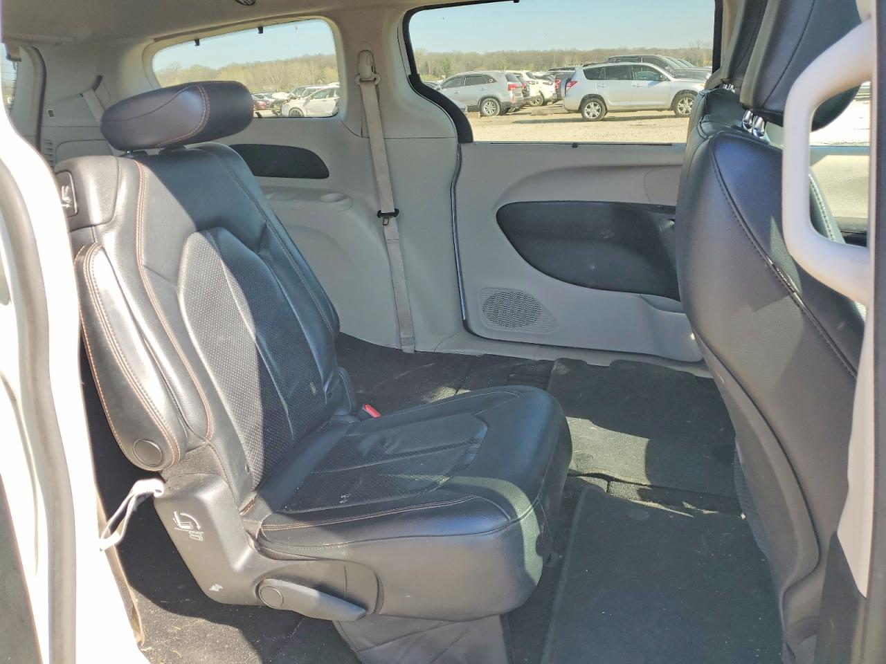 2019 Chrysler Pacifica Touring L White vin: 2C4RC1BG4KR680766