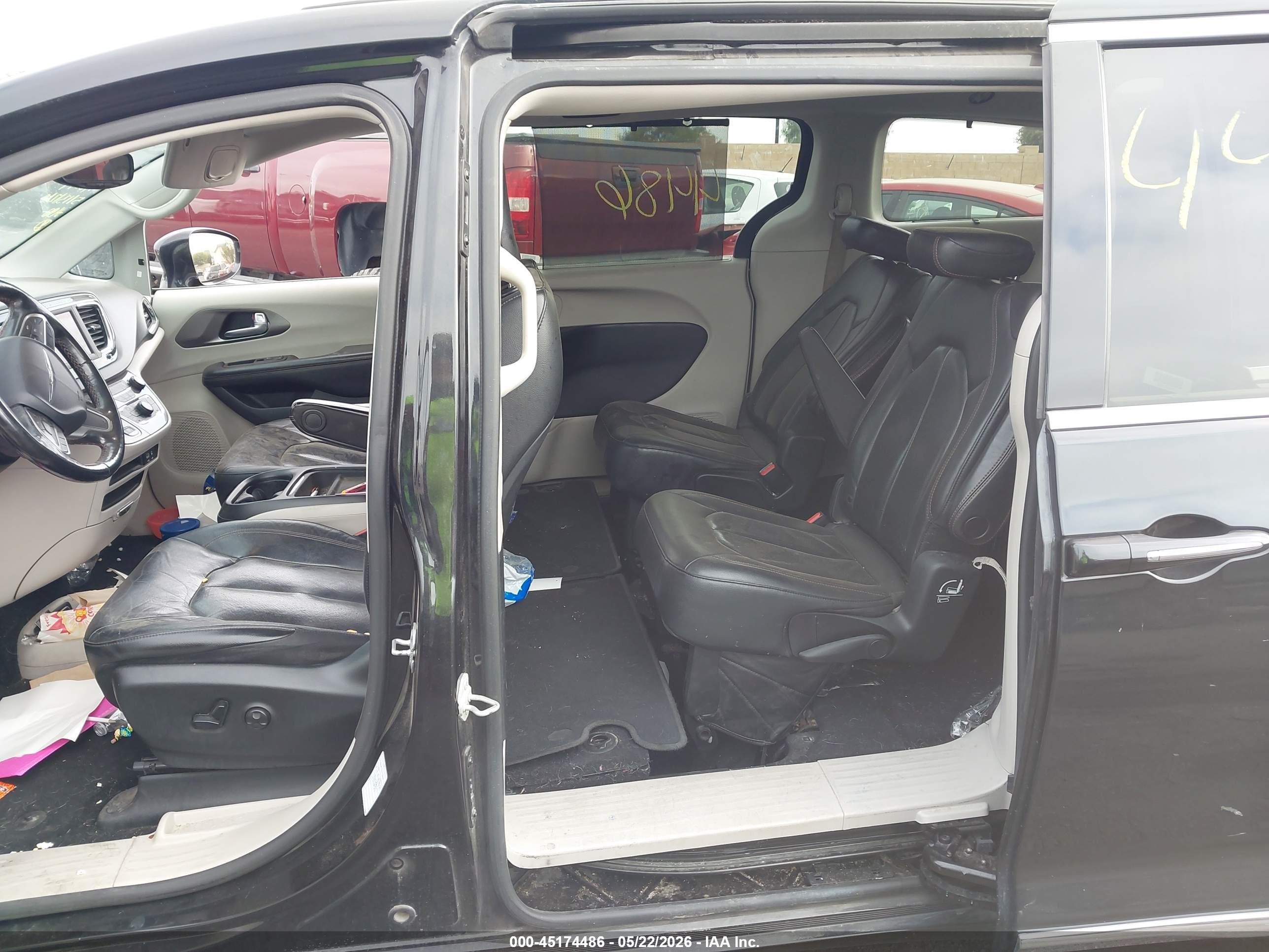 2020 Chrysler Pacifica Touring L Black vin: 2C4RC1BG4LR124748