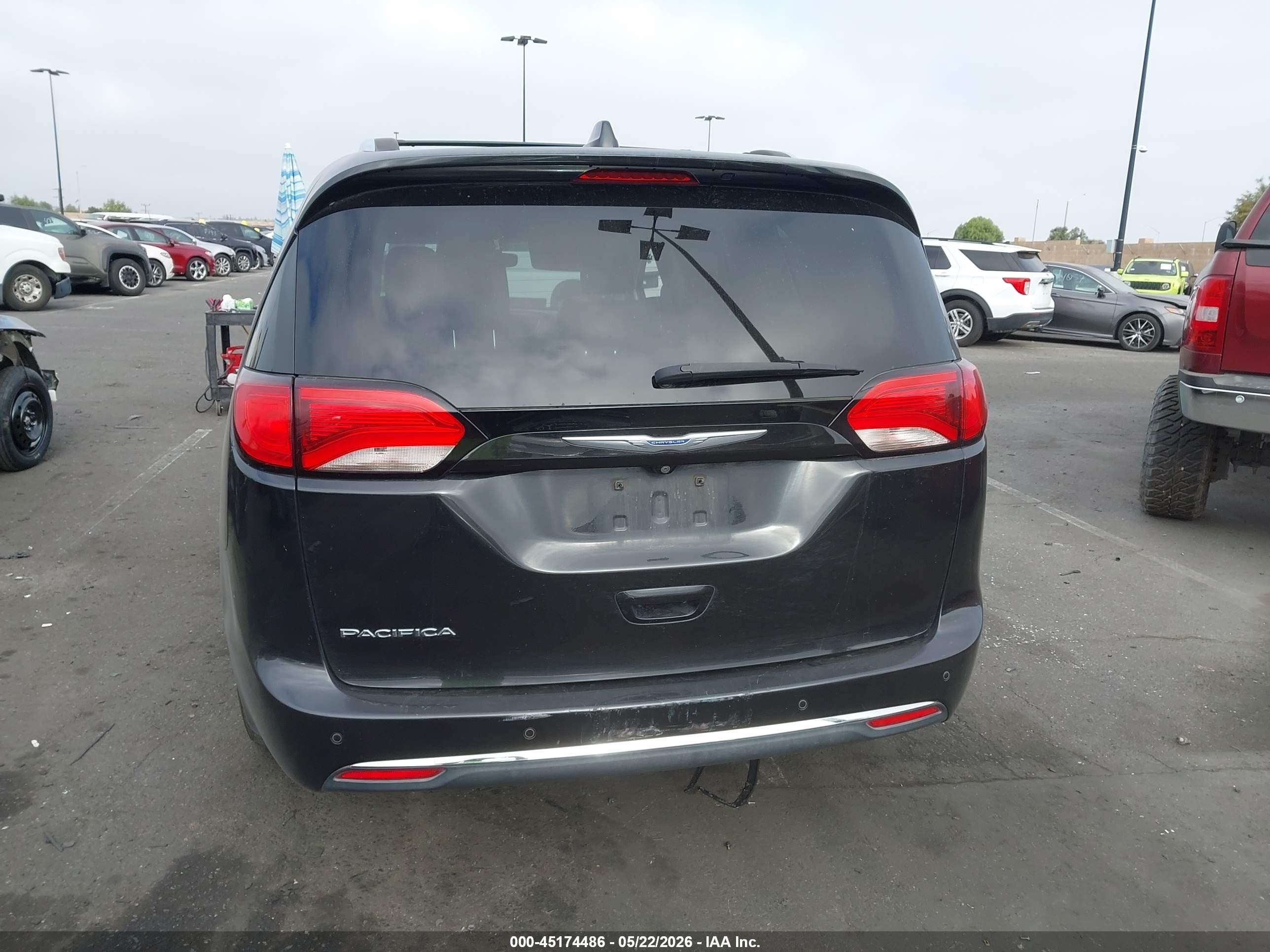 2020 Chrysler Pacifica Touring L Black vin: 2C4RC1BG4LR124748