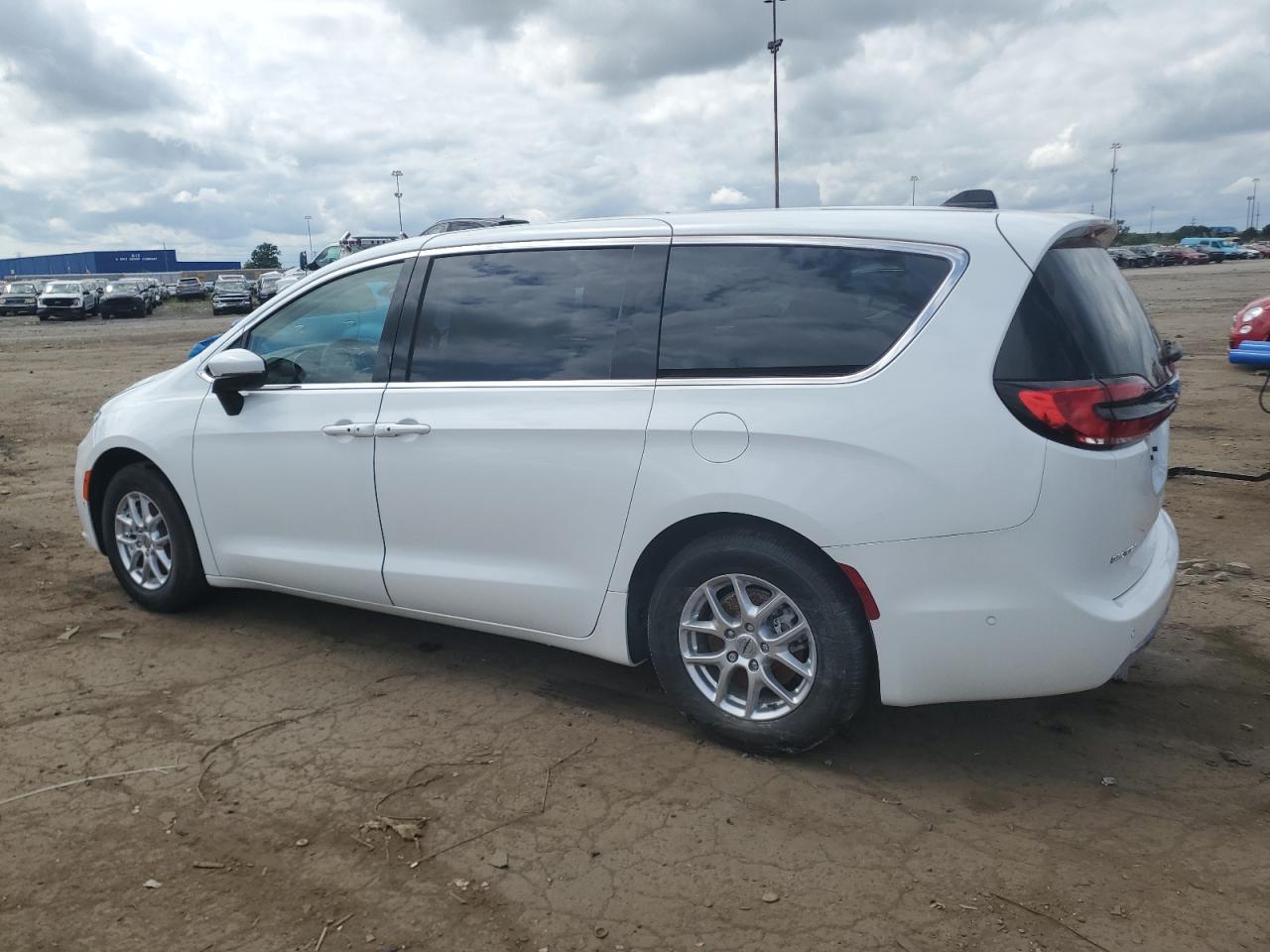 2023 Chrysler Pacifica Touring L White vin: 2C4RC1BG4PR575183