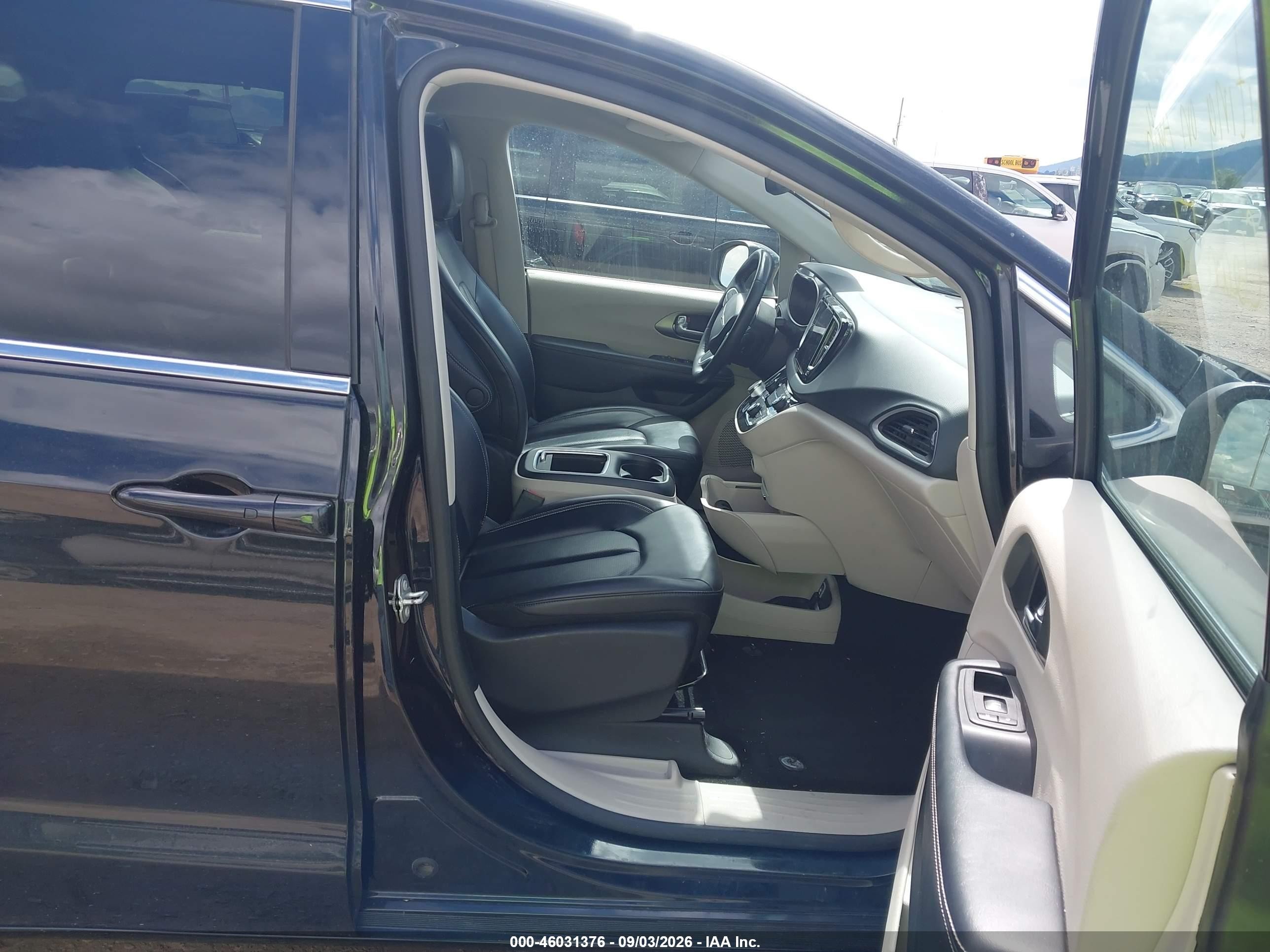 2023 Chrysler Pacifica Touring L Black vin: 2C4RC1BG4PR627184