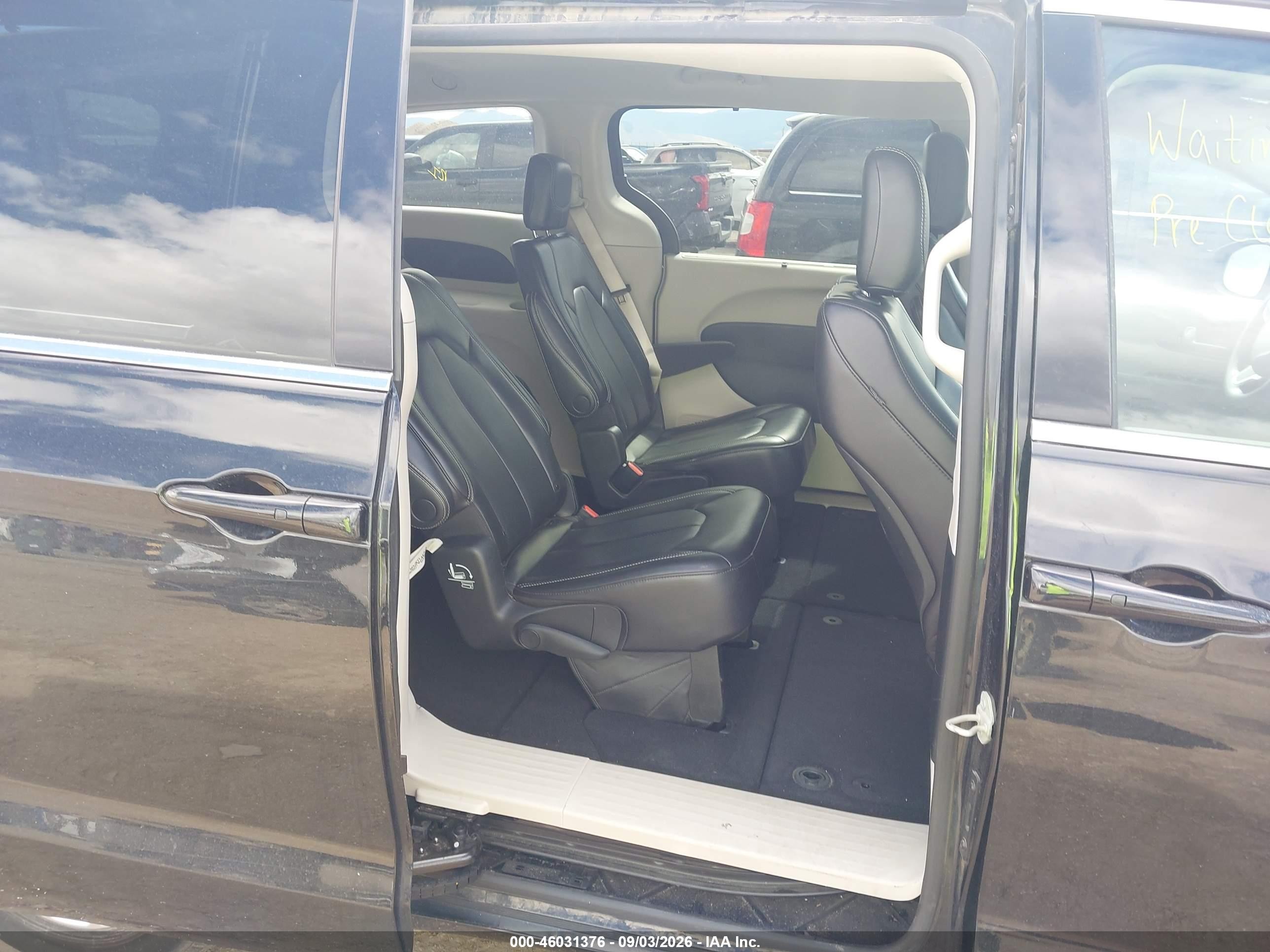 2023 Chrysler Pacifica Touring L Black vin: 2C4RC1BG4PR627184