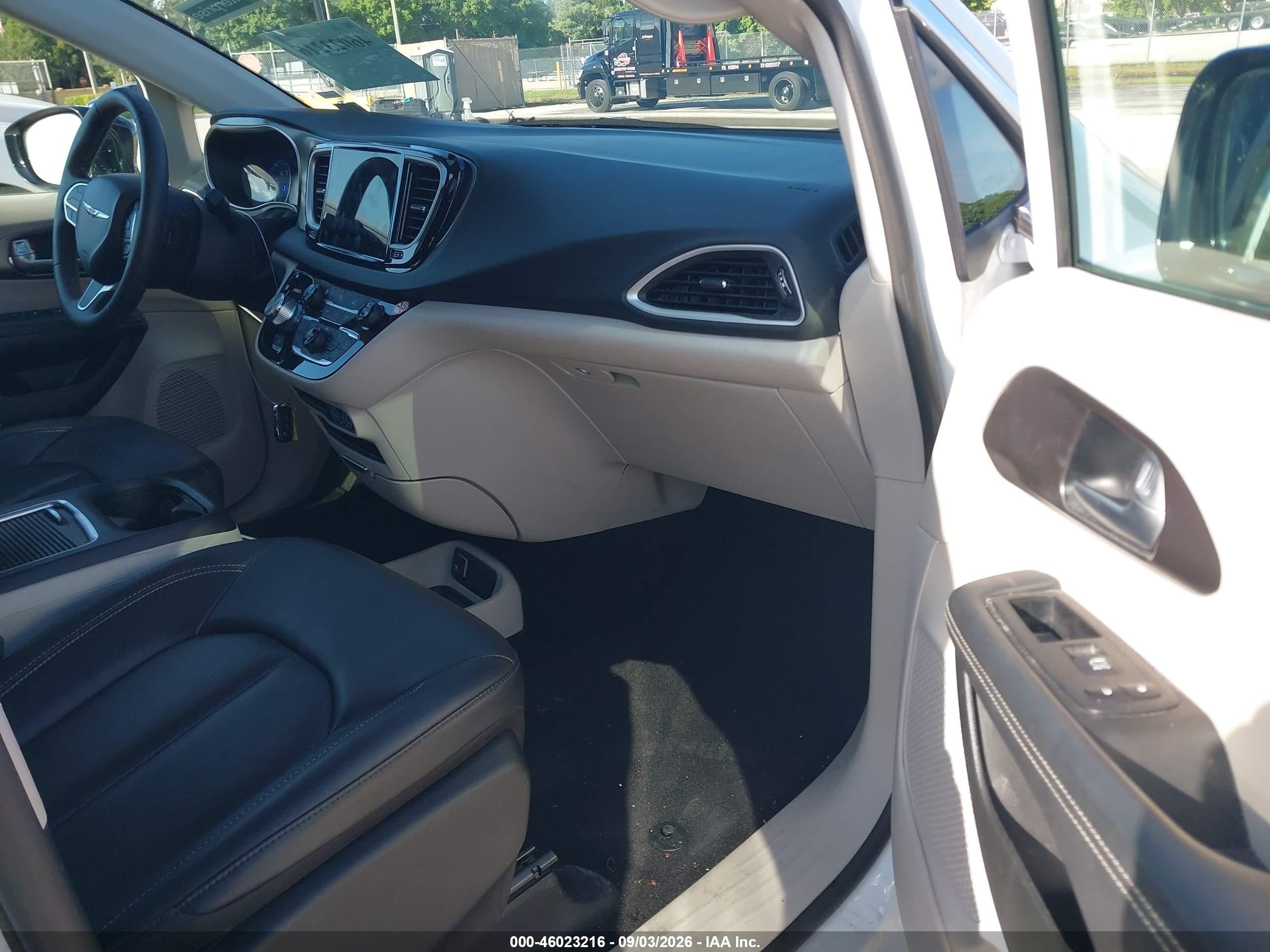 2024 Chrysler Pacifica Touring L Белый vin: 2C4RC1BG4RR149643