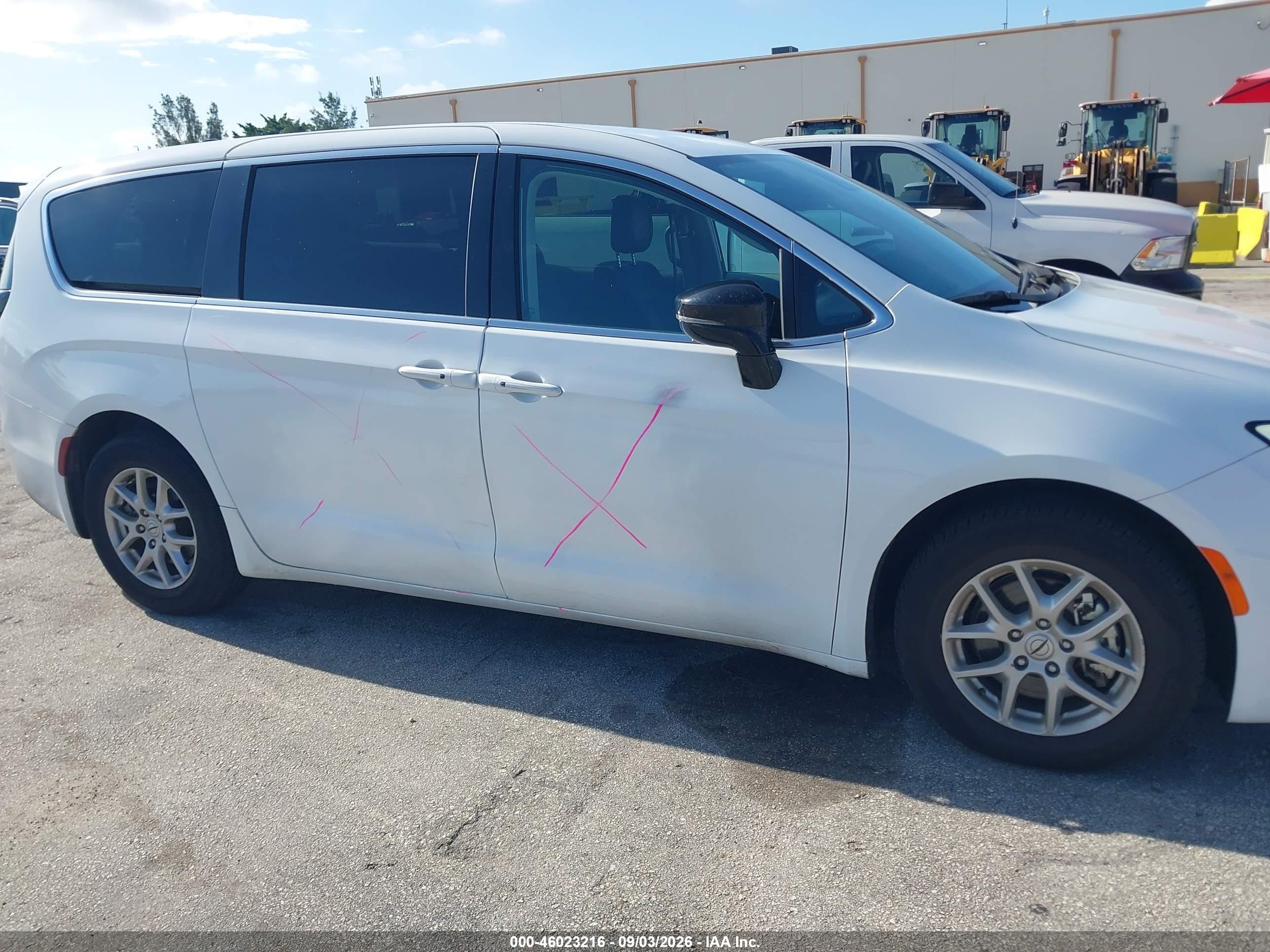 2024 Chrysler Pacifica Touring L Белый vin: 2C4RC1BG4RR149643