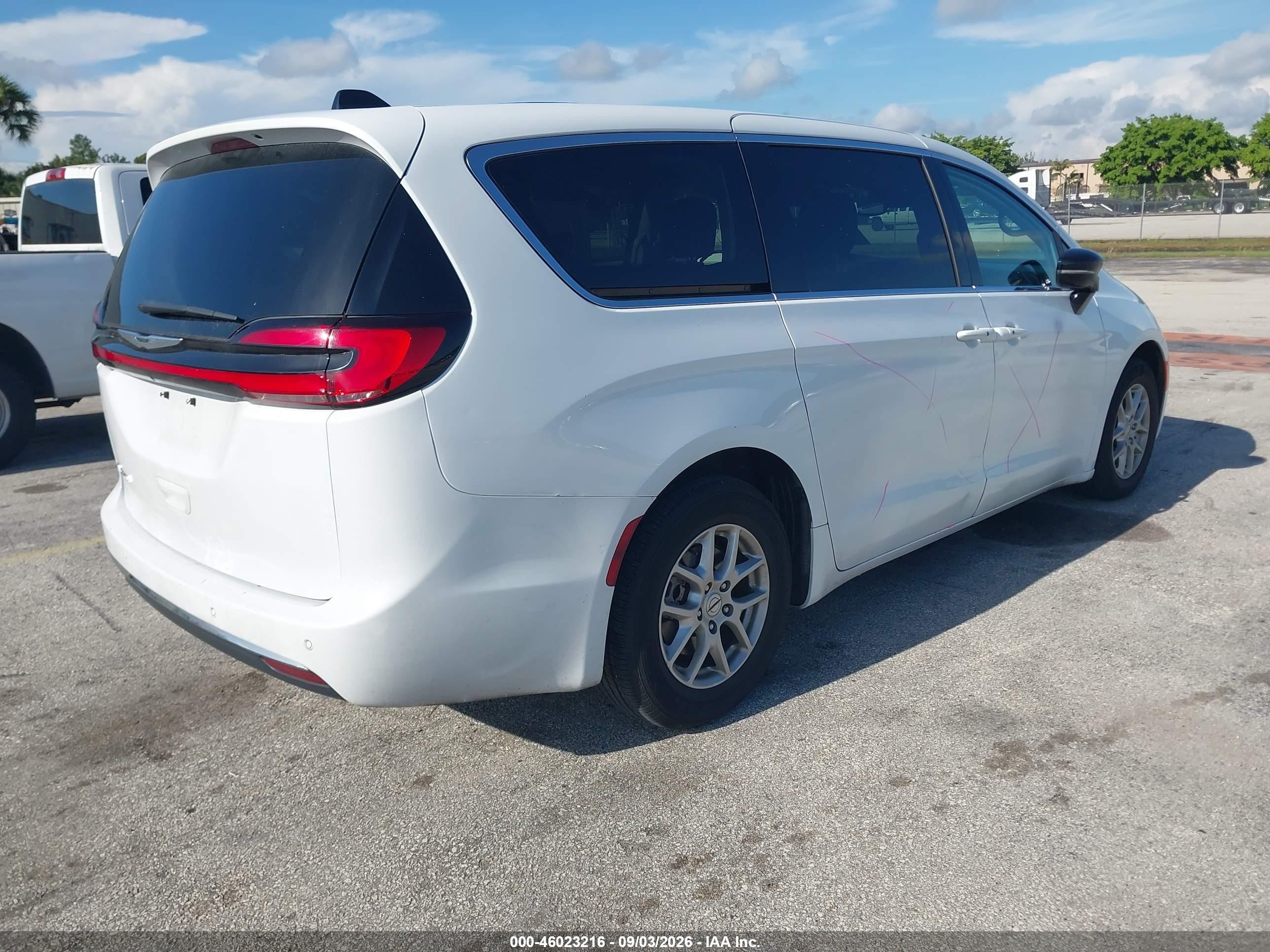 2024 Chrysler Pacifica Touring L Белый vin: 2C4RC1BG4RR149643