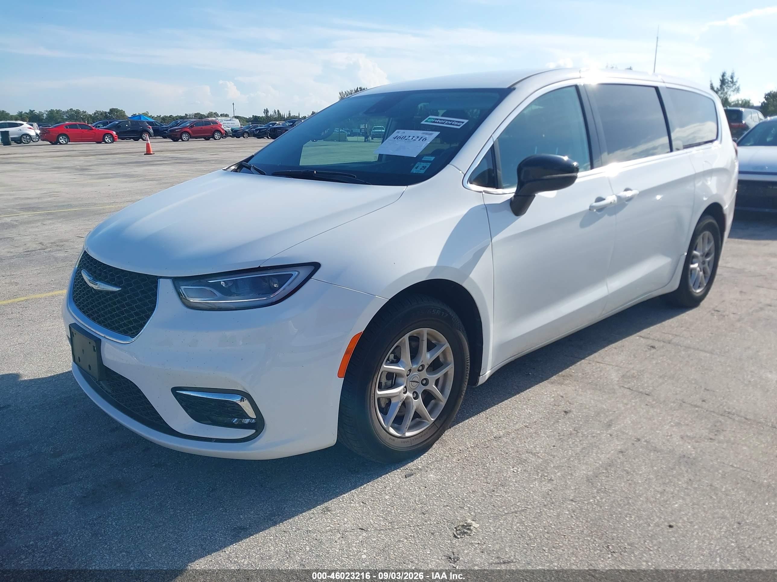 2024 Chrysler Pacifica Touring L Белый vin: 2C4RC1BG4RR149643