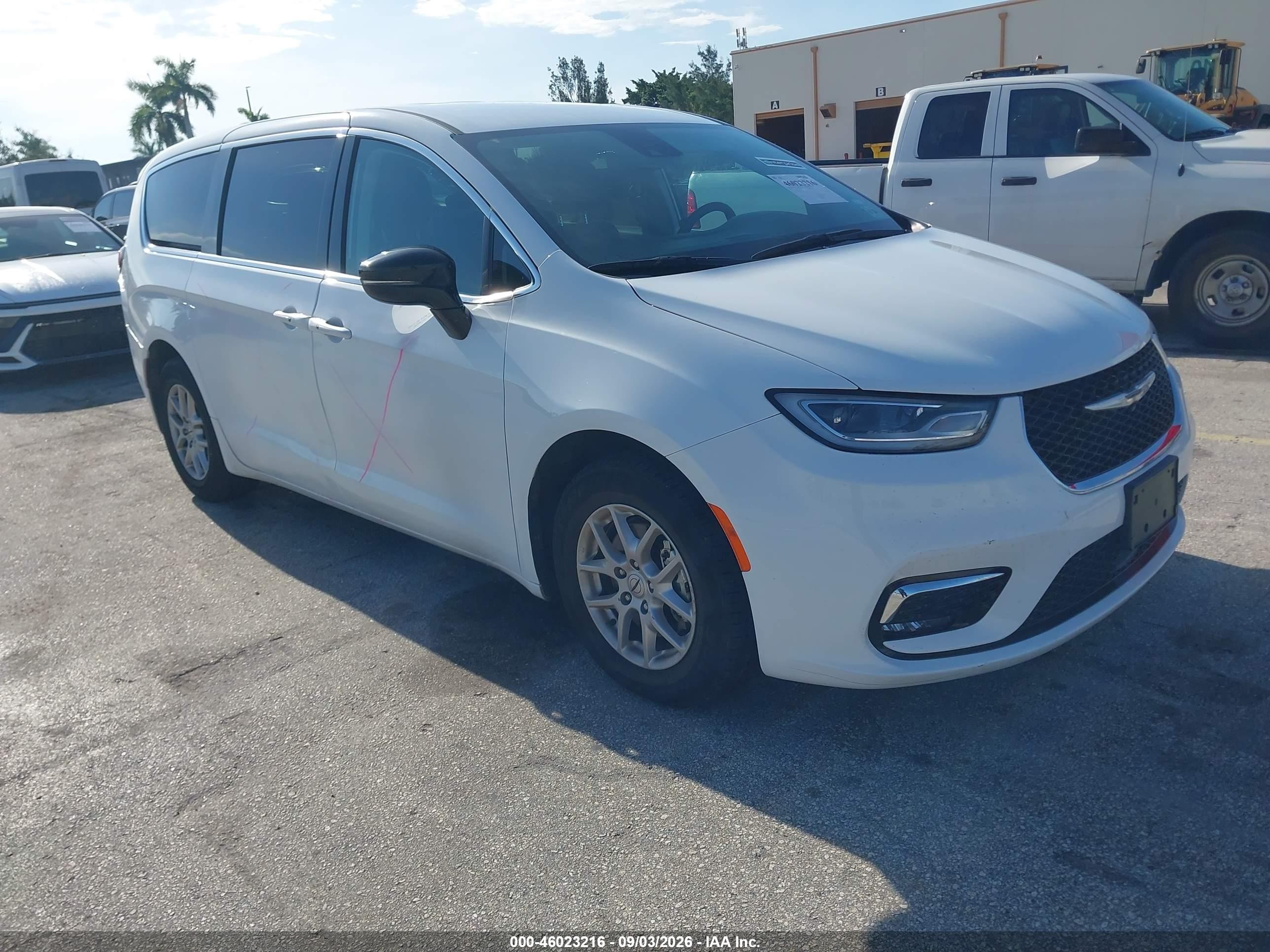 2024 Chrysler Pacifica Touring L White vin: 2C4RC1BG4RR149643