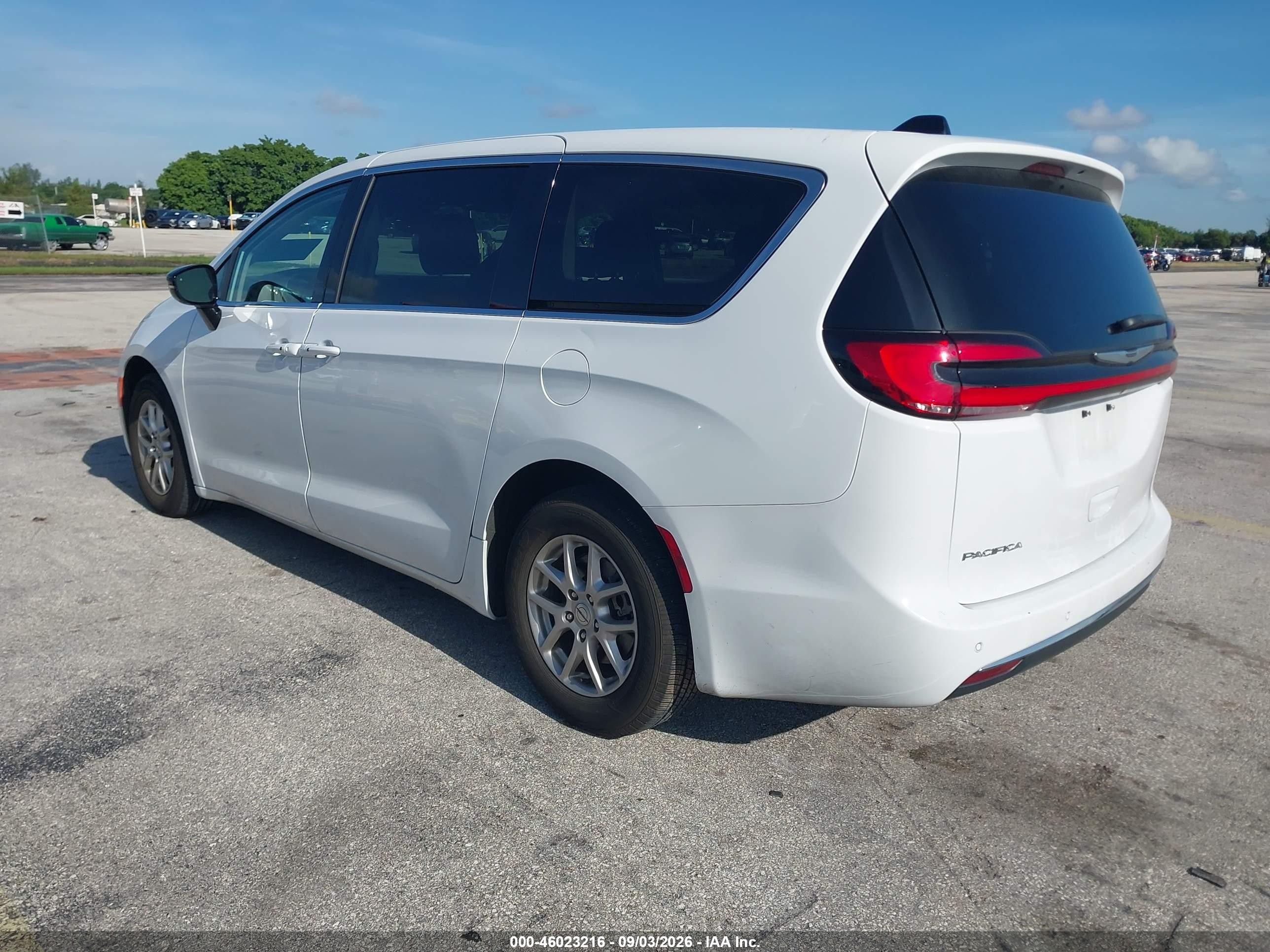 2024 Chrysler Pacifica Touring L Белый vin: 2C4RC1BG4RR149643