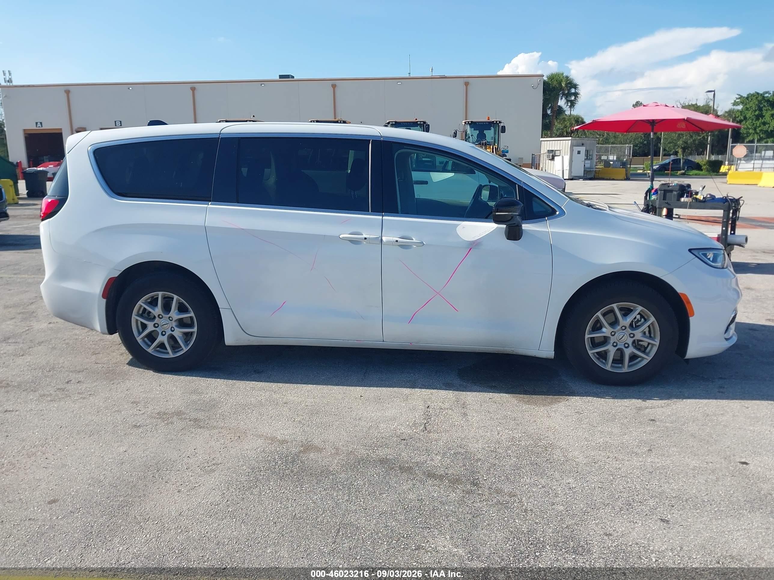 2024 Chrysler Pacifica Touring L Белый vin: 2C4RC1BG4RR149643