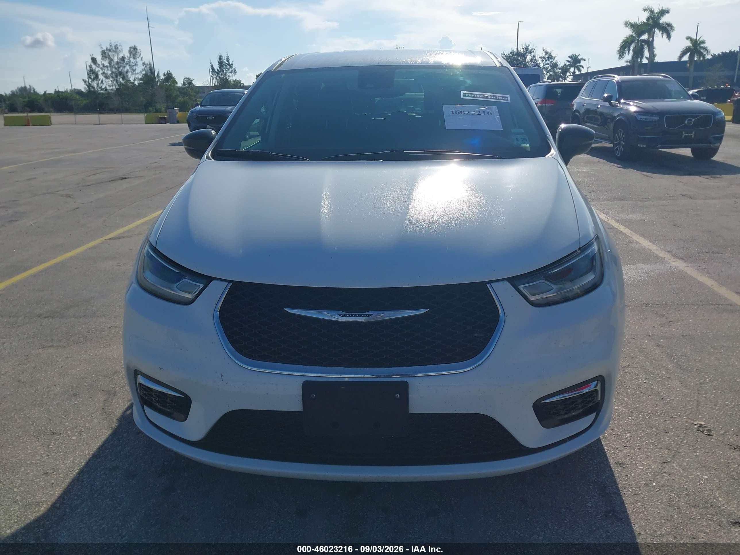 2024 Chrysler Pacifica Touring L Белый vin: 2C4RC1BG4RR149643