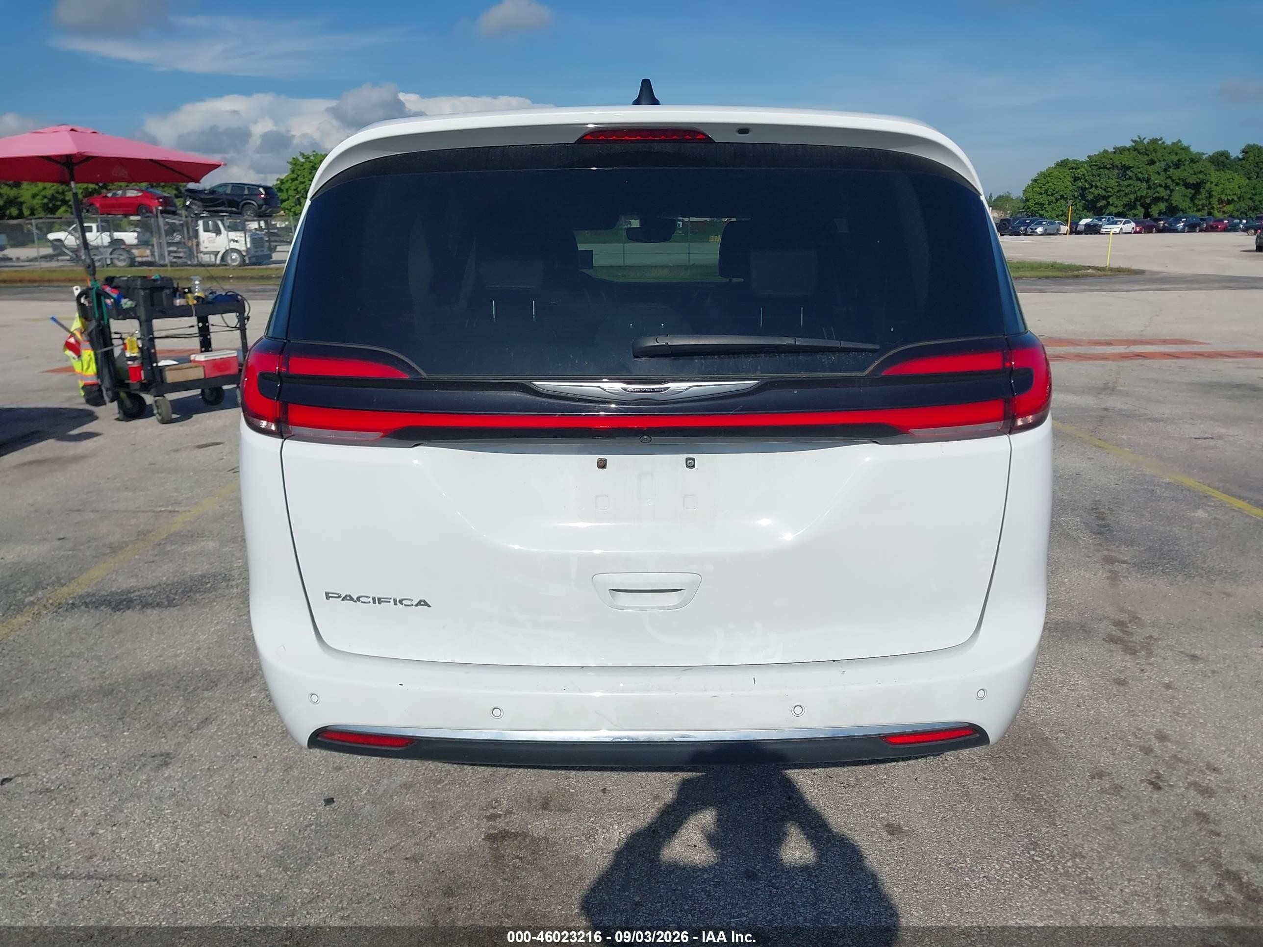 2024 Chrysler Pacifica Touring L Белый vin: 2C4RC1BG4RR149643