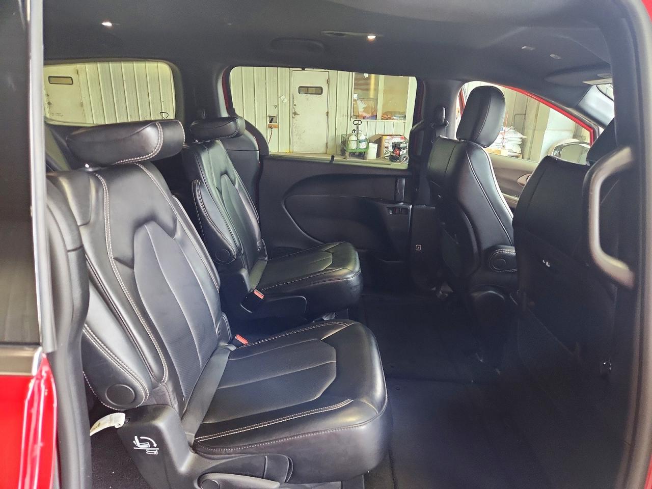 2025 Chrysler Pacifica Select Red vin: 2C4RC1BG4SR519088