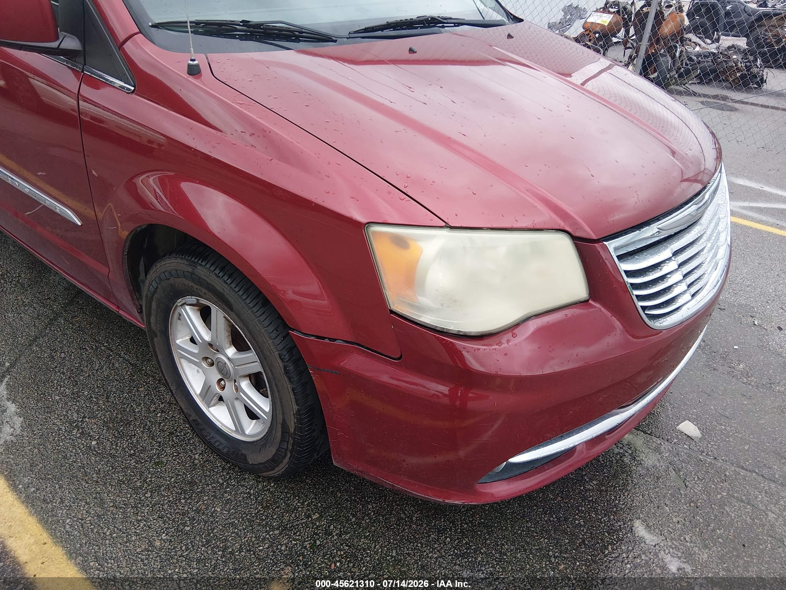 2012 Chrysler Town & Country Touring Red vin: 2C4RC1BG5CR165812