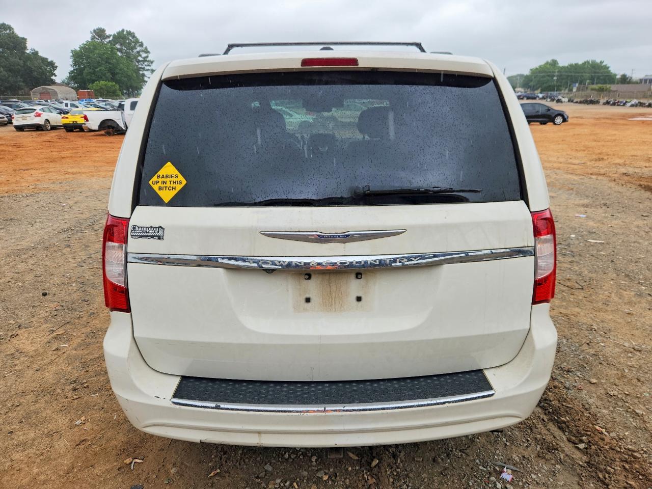 2013 Chrysler Town & Country Touring White vin: 2C4RC1BG5DR508779