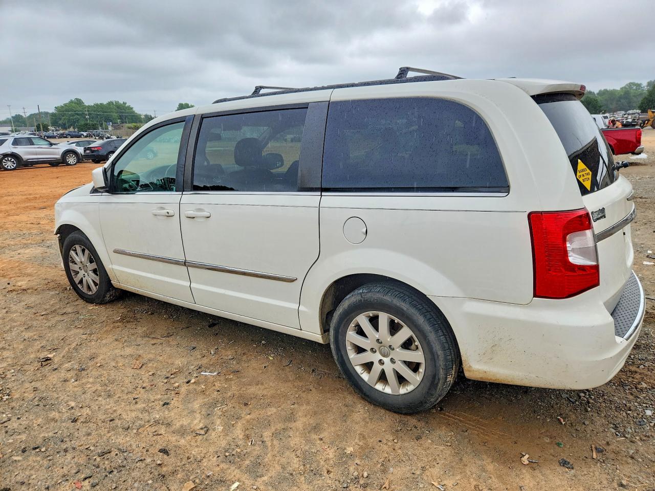 2013 Chrysler Town & Country Touring White vin: 2C4RC1BG5DR508779