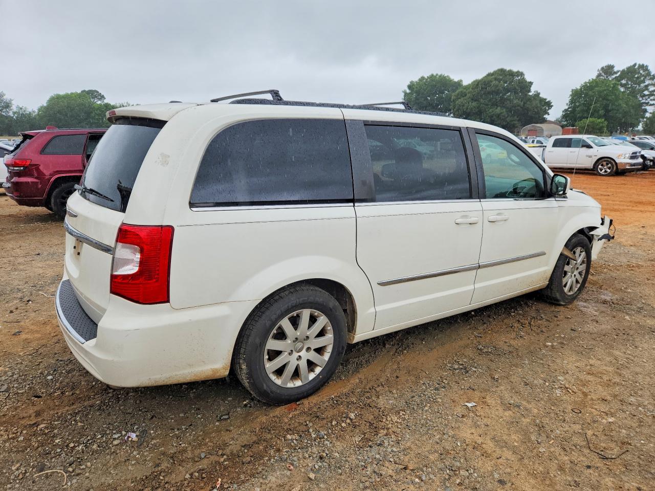 2013 Chrysler Town & Country Touring White vin: 2C4RC1BG5DR508779